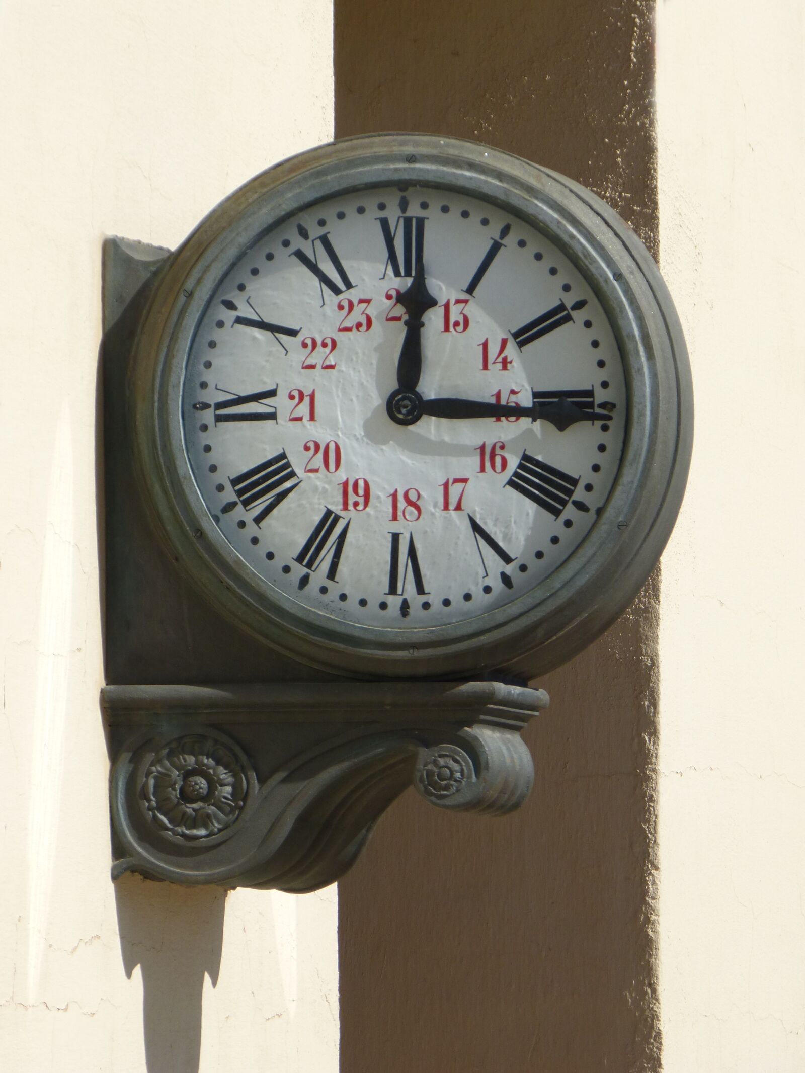 Panasonic DMC-FZ62 sample photo. Clock, station, hour photography