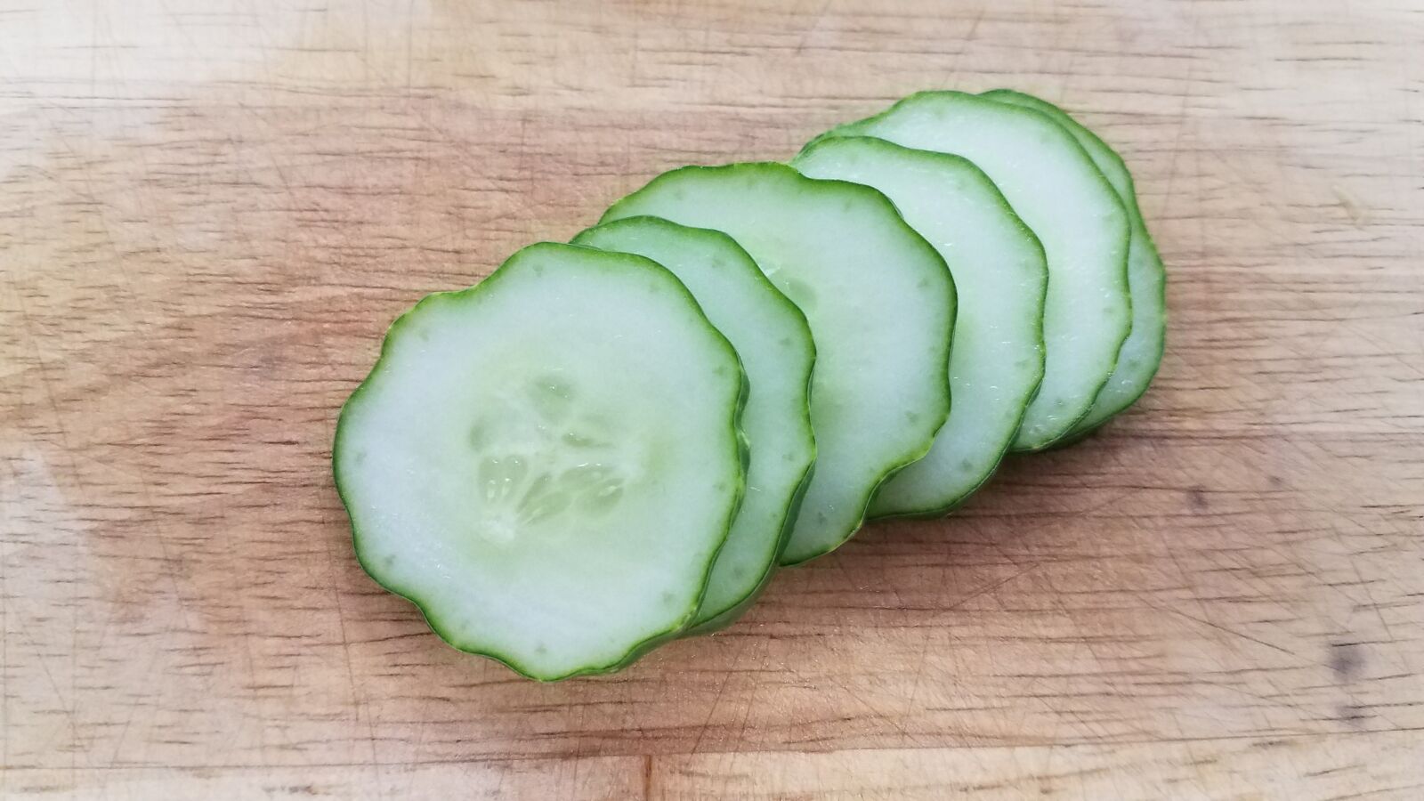 Samsung Galaxy S7 sample photo. Cucumber, green, food photography