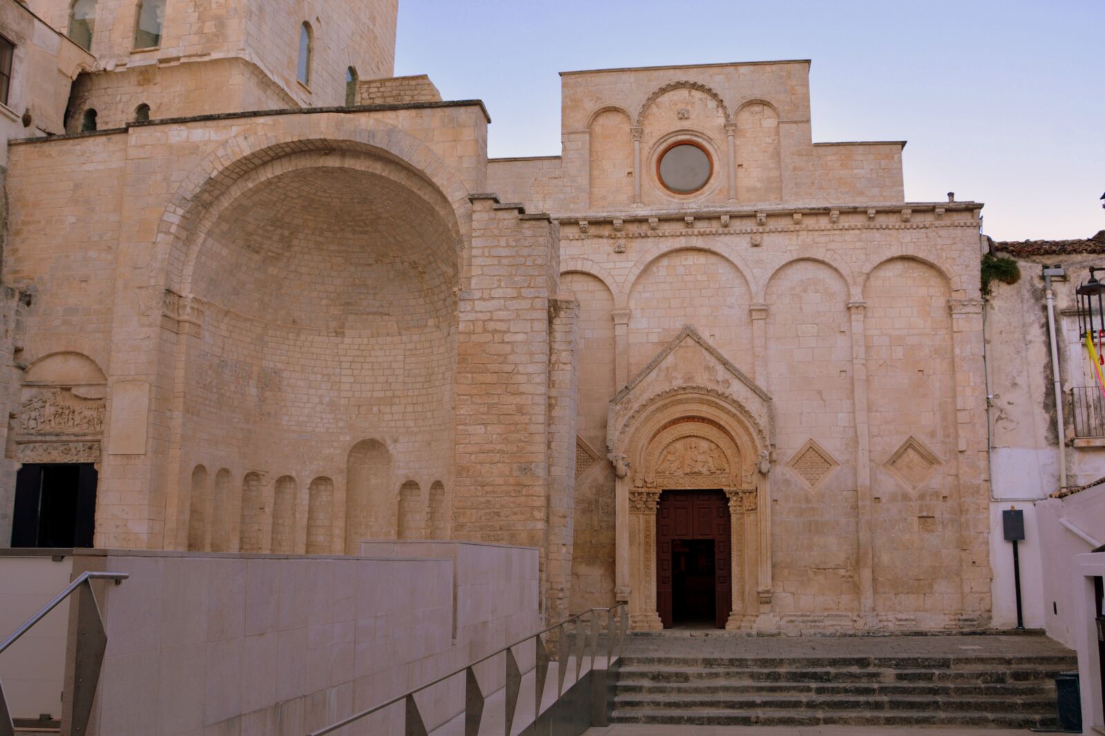 Nikon D7100 sample photo. Tomb, church, monument photography
