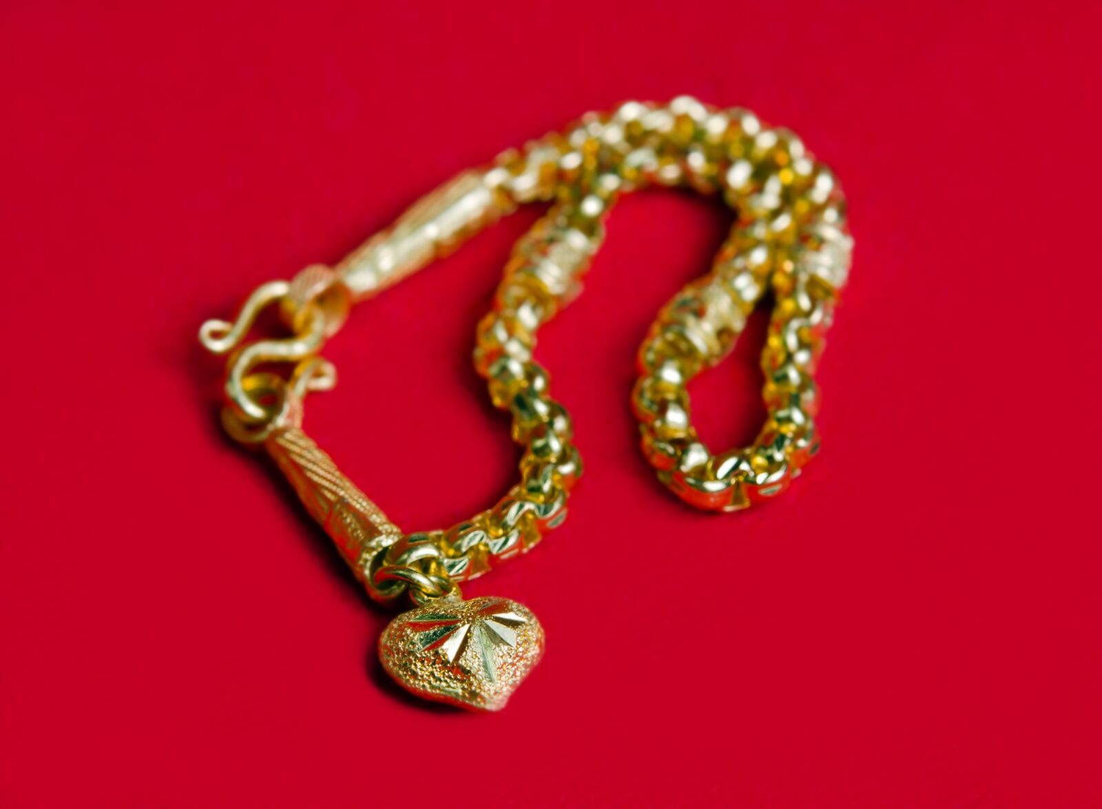 Nikon D5100 sample photo. Gold, cameo, 96 photography