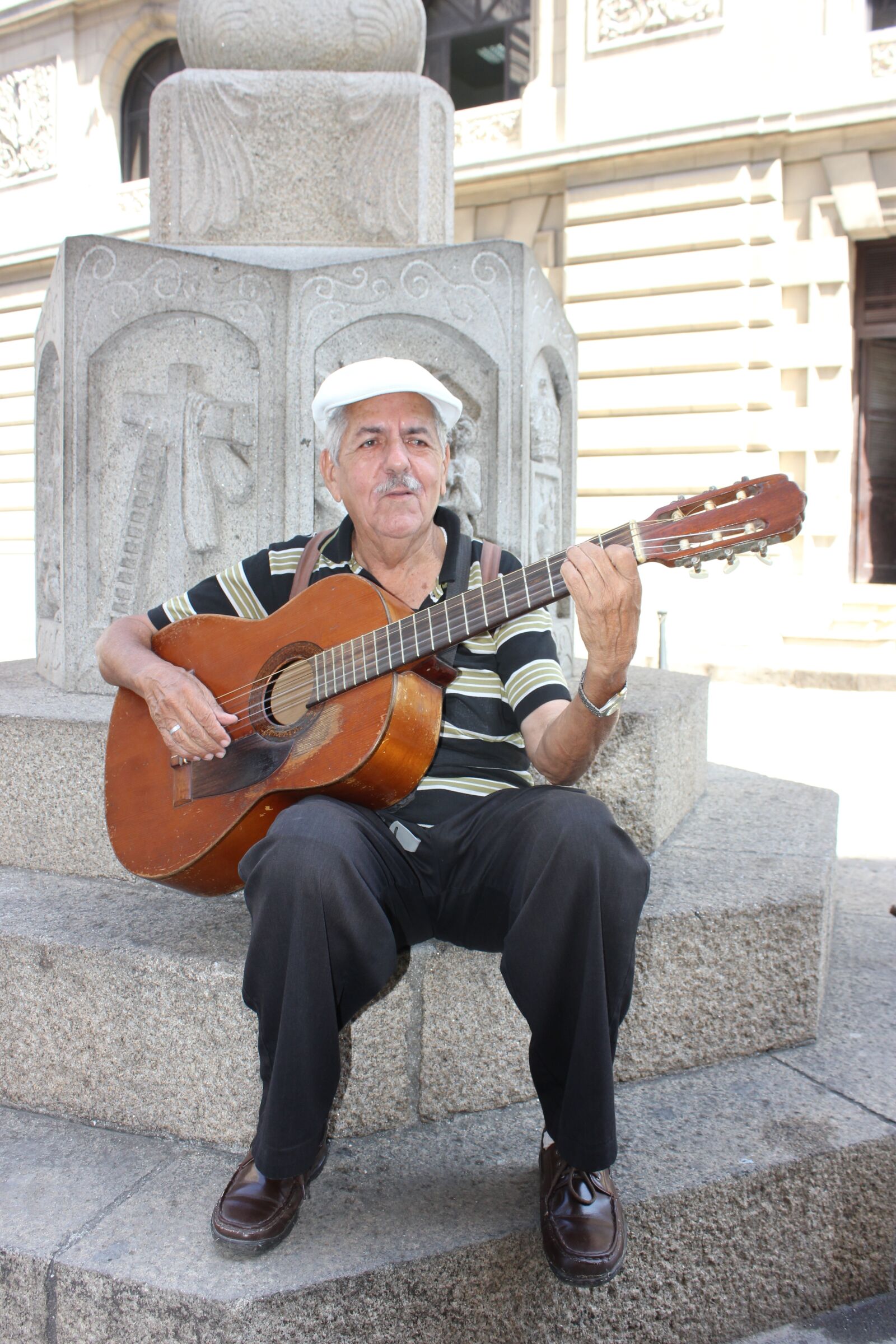 Canon EOS 550D (EOS Rebel T2i / EOS Kiss X4) sample photo. Cuba, havana, guitar photography