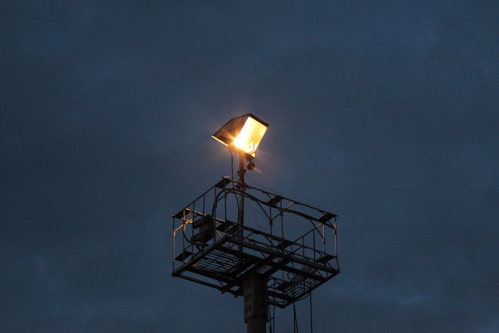 Canon EOS 5D Mark II sample photo. Spotlight, yellow light, night photography