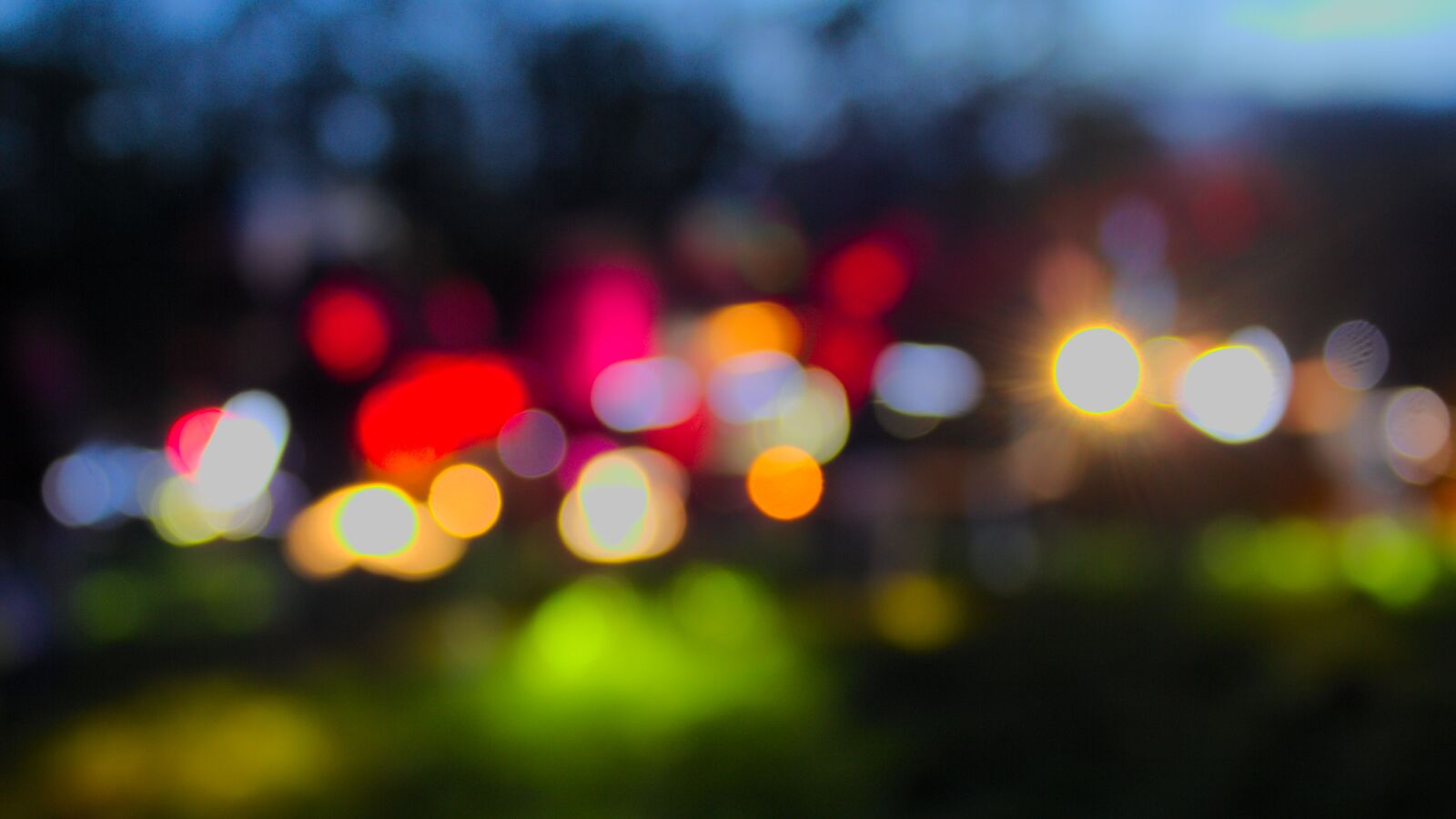 Canon EOS 600D (Rebel EOS T3i / EOS Kiss X5) sample photo. Background, lights, out of photography