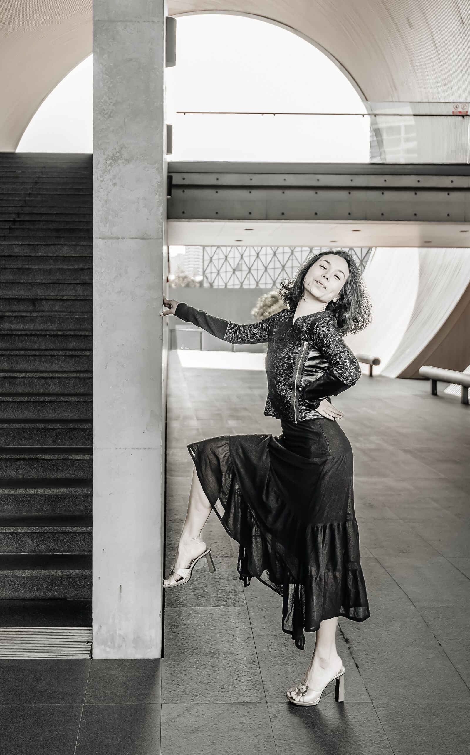 Nikon D850 sample photo. Building, woman, city photography