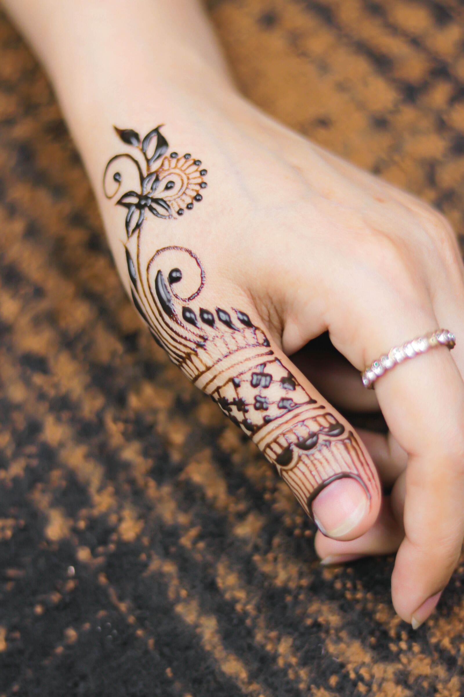Canon EOS 80D sample photo. Mehandi, style, skin photography