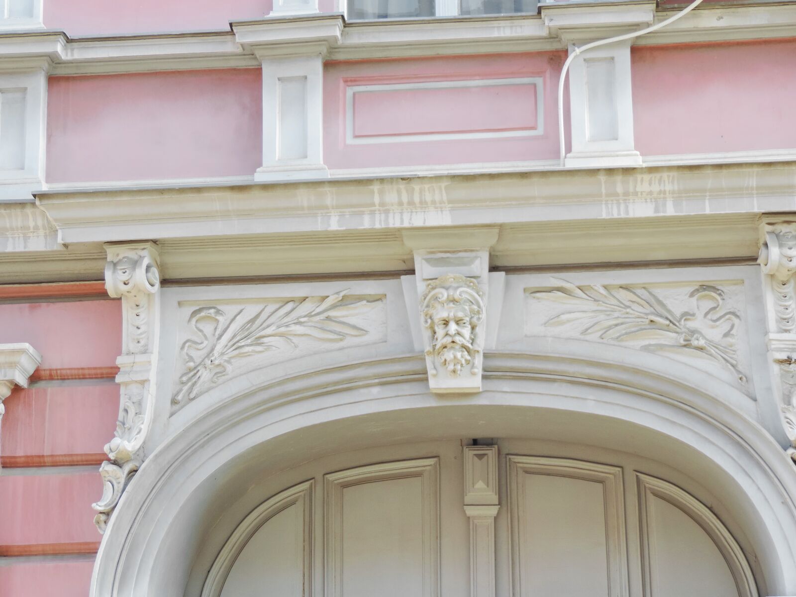 Nikon Coolpix P520 sample photo. Bust, sculpture, architecture, building photography