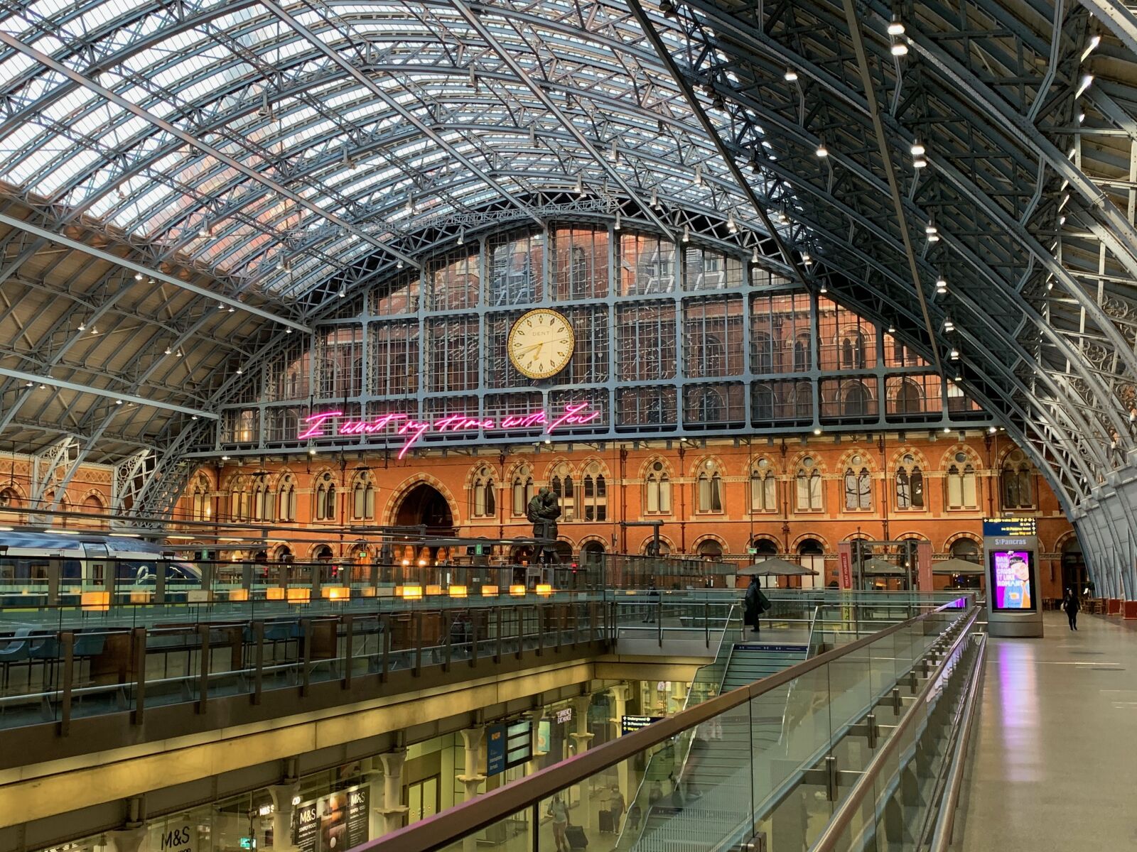 Apple iPhone XS Max sample photo. London, train, train station photography