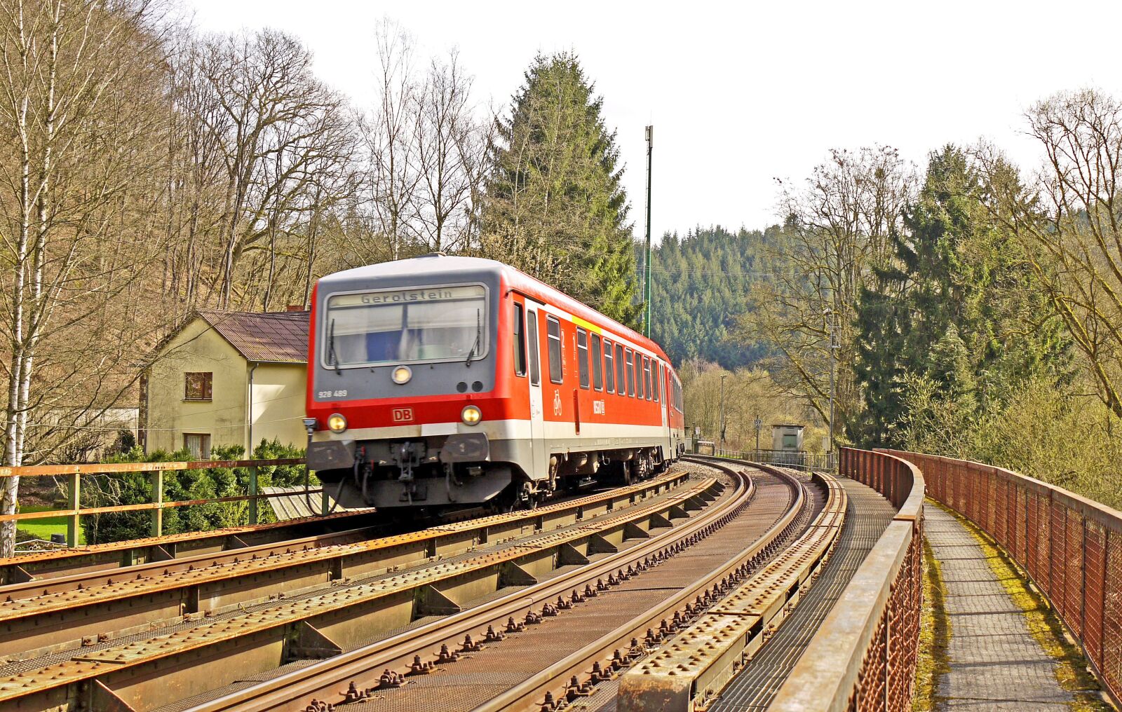 Panasonic Lumix DMC-G1 sample photo. Diesel railcar, regional train photography