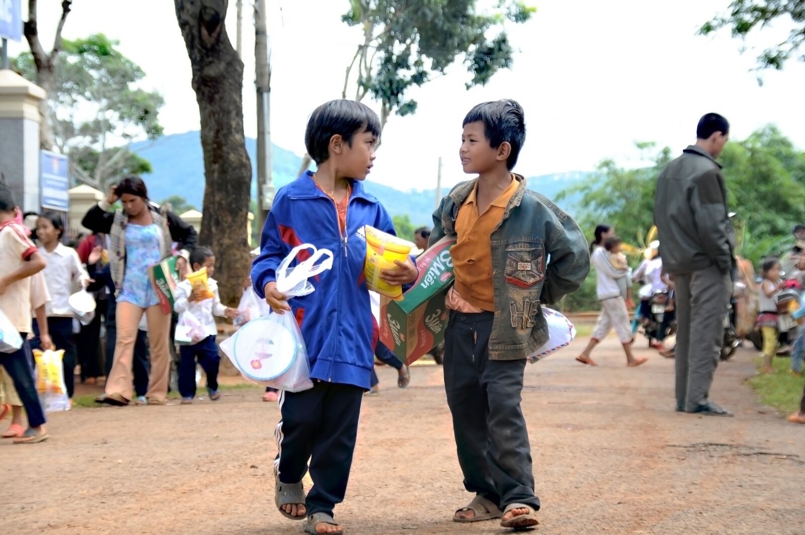 Nikon D90 sample photo. Presents, ethnic minorities, lanterns photography