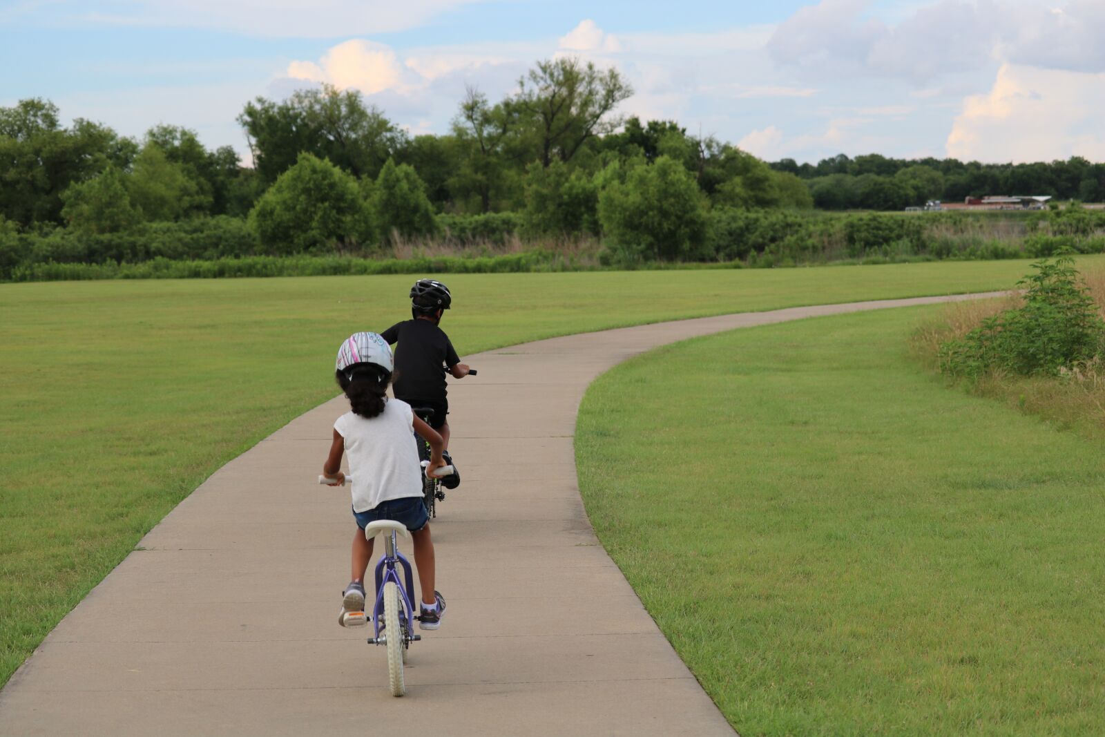 Canon EOS 750D (EOS Rebel T6i / EOS Kiss X8i) sample photo. Bikes, kids, children photography