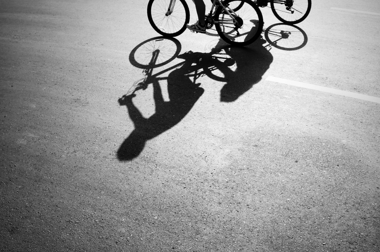 Sony Alpha NEX-C3 + Sony E 18-55mm F3.5-5.6 OSS sample photo. Shadows, person, people photography
