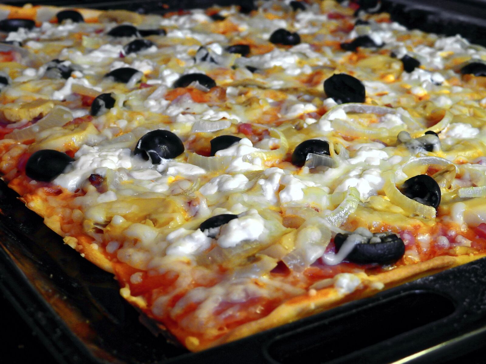 Nikon Coolpix P900 sample photo. Pizza, eat, food photography