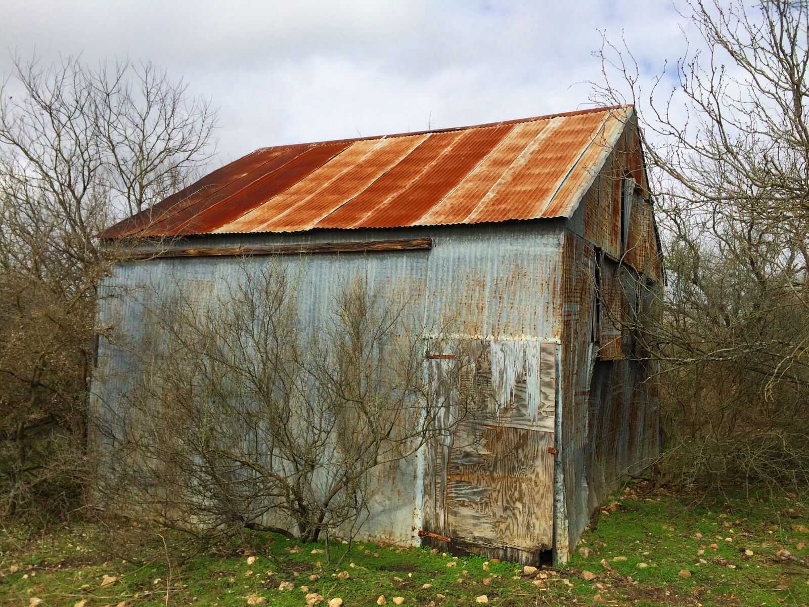 iPhone 5s back camera 4.15mm f/2.2 sample photo. Barn, old barn, weathered photography