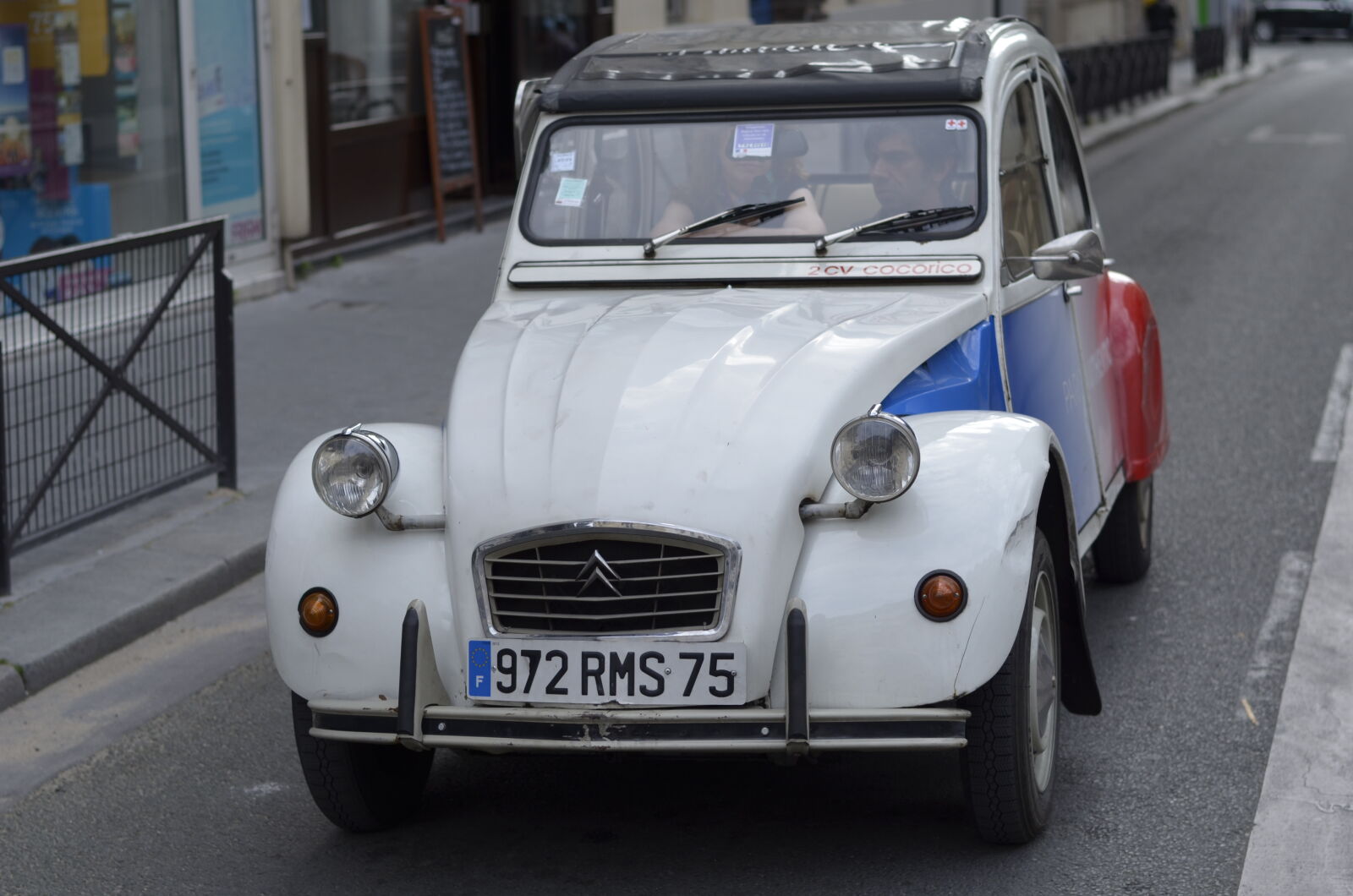 Nikon D5100 sample photo. Cars, paris, retro, vintage photography