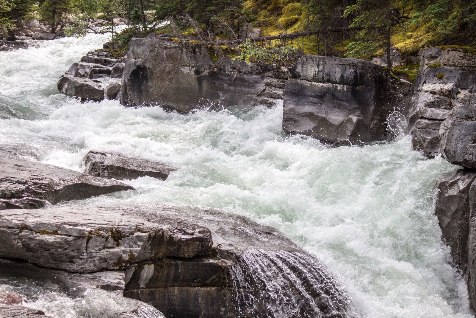 Canon EF-S 55-250mm F4-5.6 IS sample photo. River, rapids, canyon photography