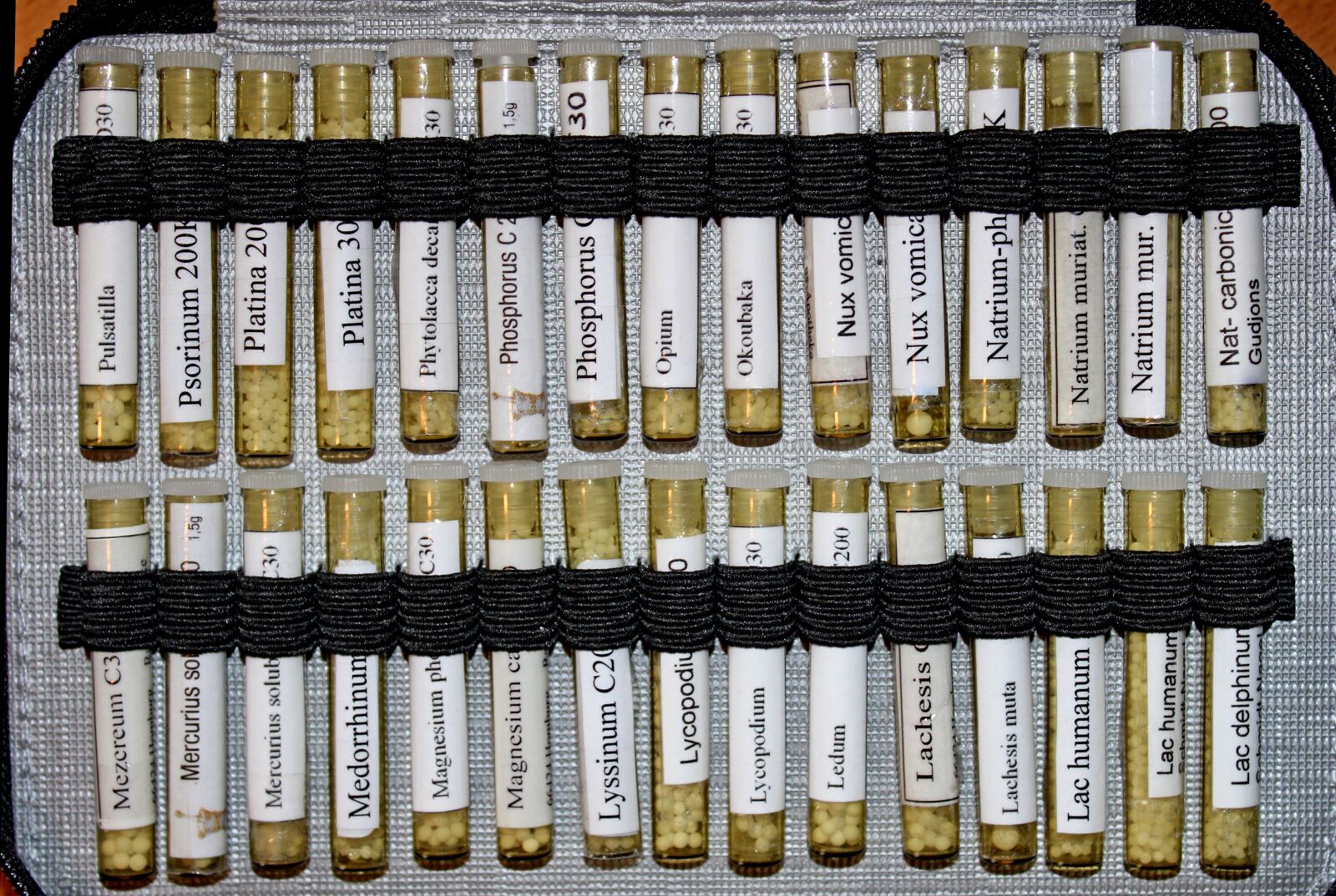Canon EOS 600D (Rebel EOS T3i / EOS Kiss X5) sample photo. Homeopathy, globuli, scattering beads photography