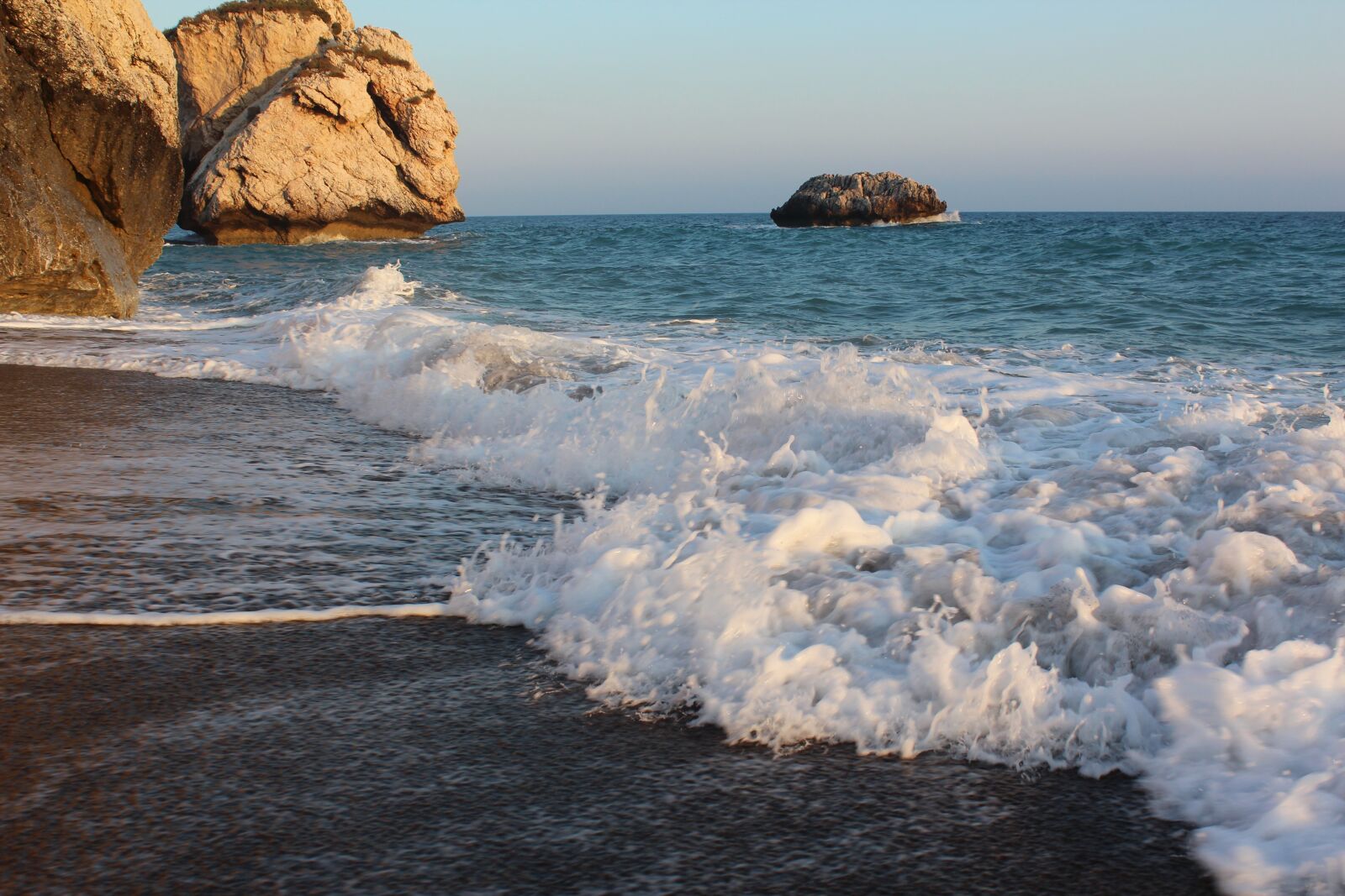 Canon EOS 600D (Rebel EOS T3i / EOS Kiss X5) sample photo. Sea, rocks, stone photography