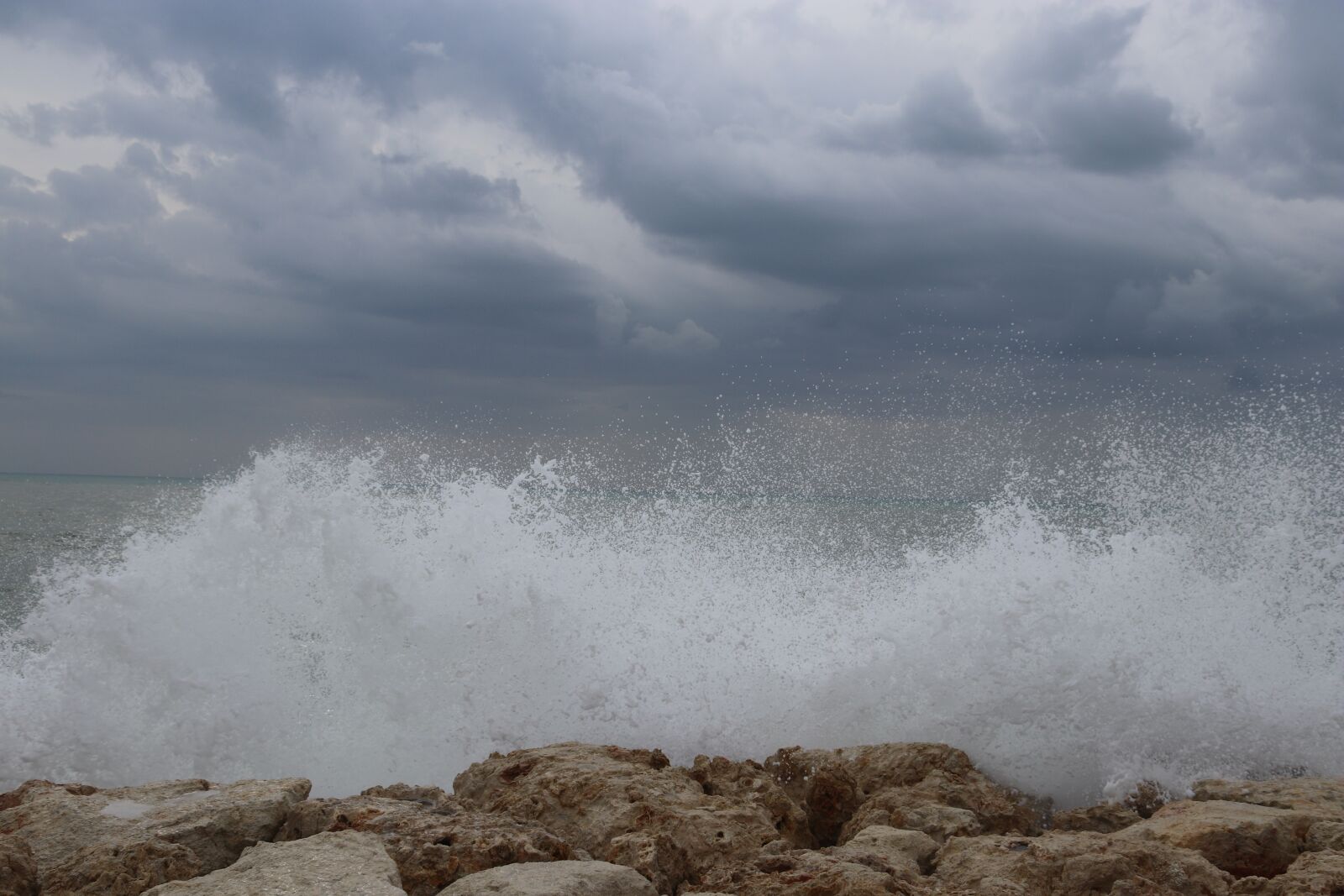 Canon EOS 200D (EOS Rebel SL2 / EOS Kiss X9) sample photo. Sea, wave, water photography