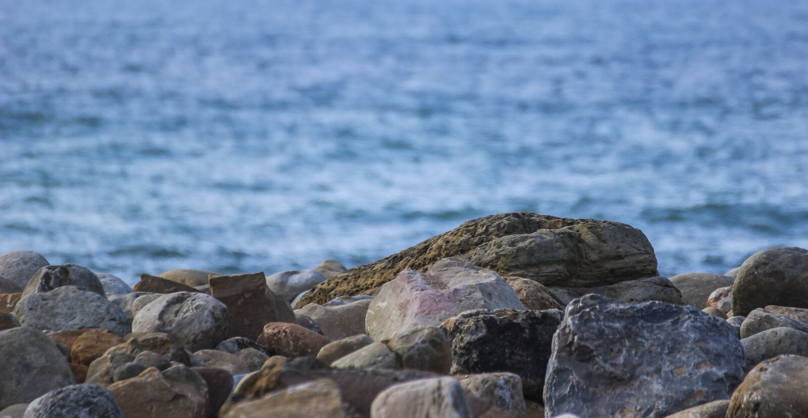 Canon EOS 600D (Rebel EOS T3i / EOS Kiss X5) sample photo. Rocks, sea, beach photography