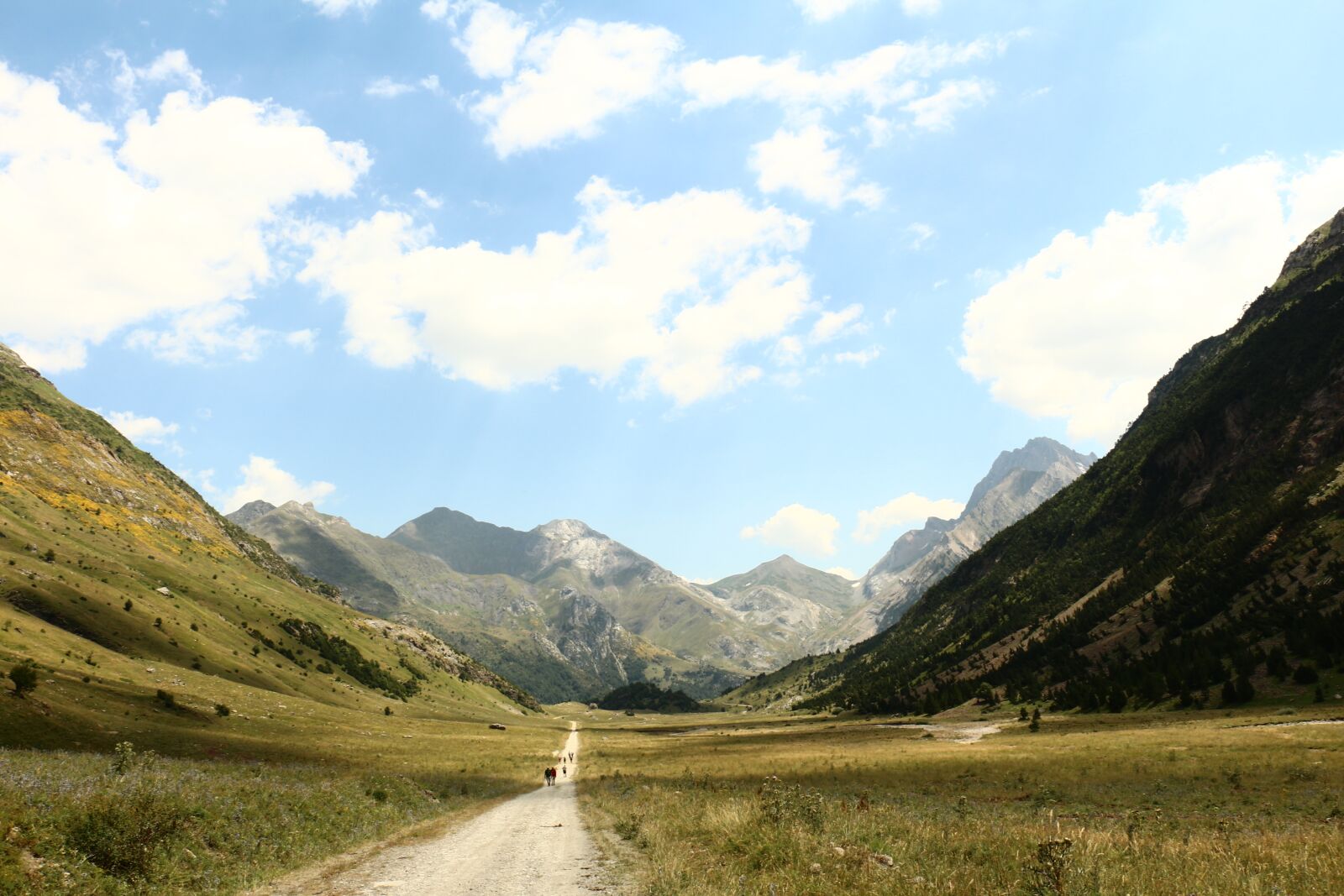 Canon EOS 700D (EOS Rebel T5i / EOS Kiss X7i) sample photo. Hiking, huesca, landscape photography