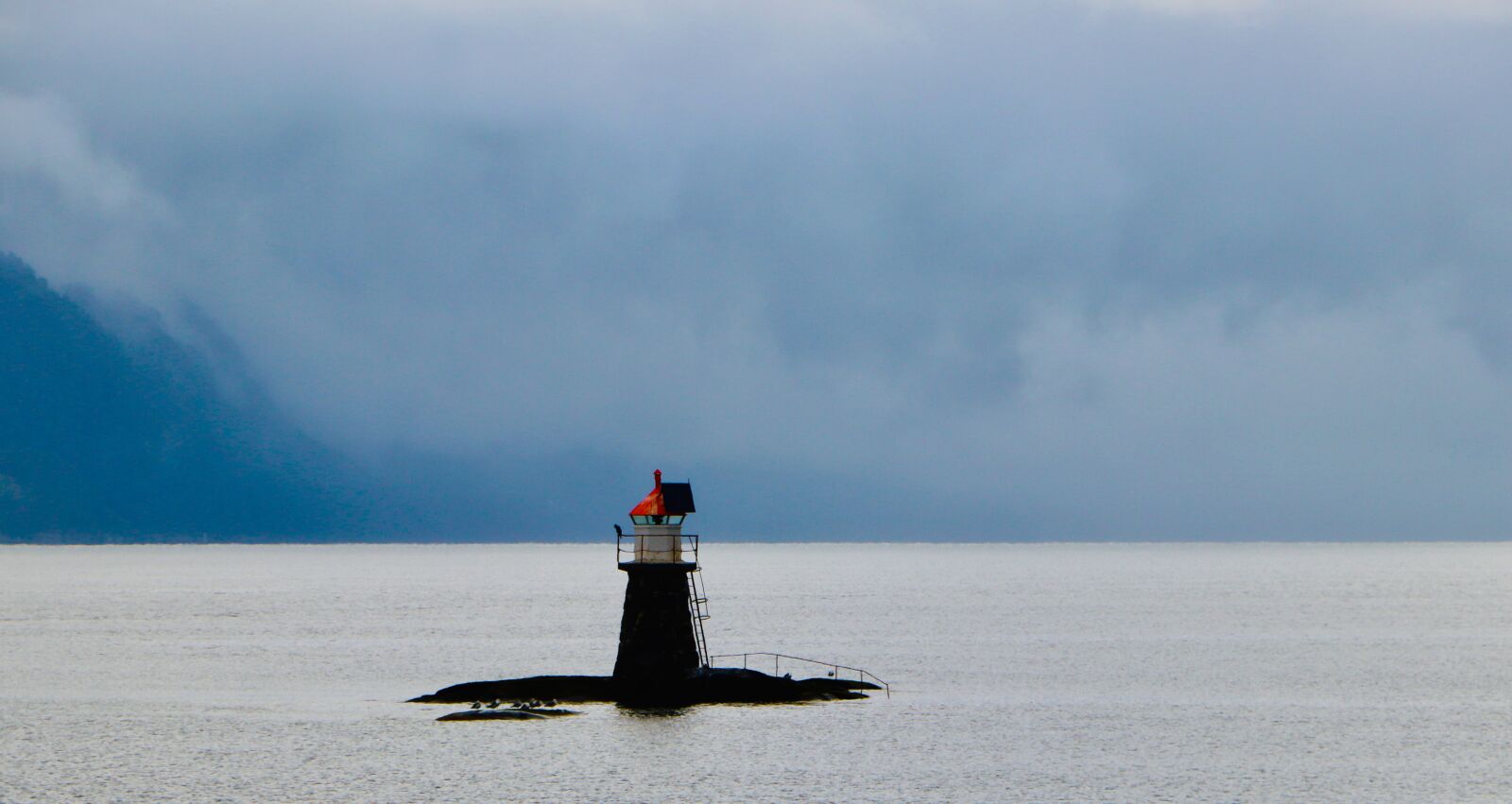 Canon EOS 800D (EOS Rebel T7i / EOS Kiss X9i) sample photo. Lighthouse, sea, clouds photography