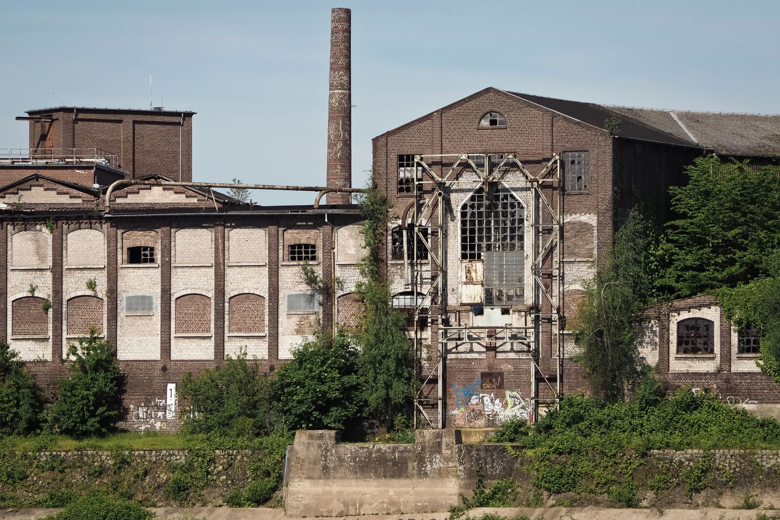 Olympus OM-D E-M10 sample photo. Lost places, factory, break photography
