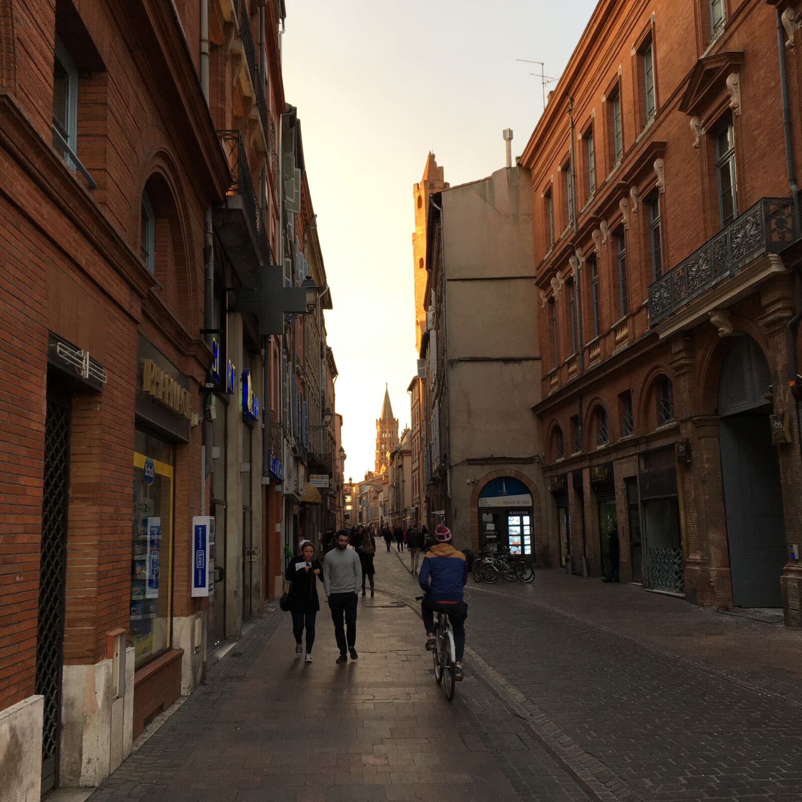 Apple iPhone SE sample photo. Toulouse, street, sunset photography