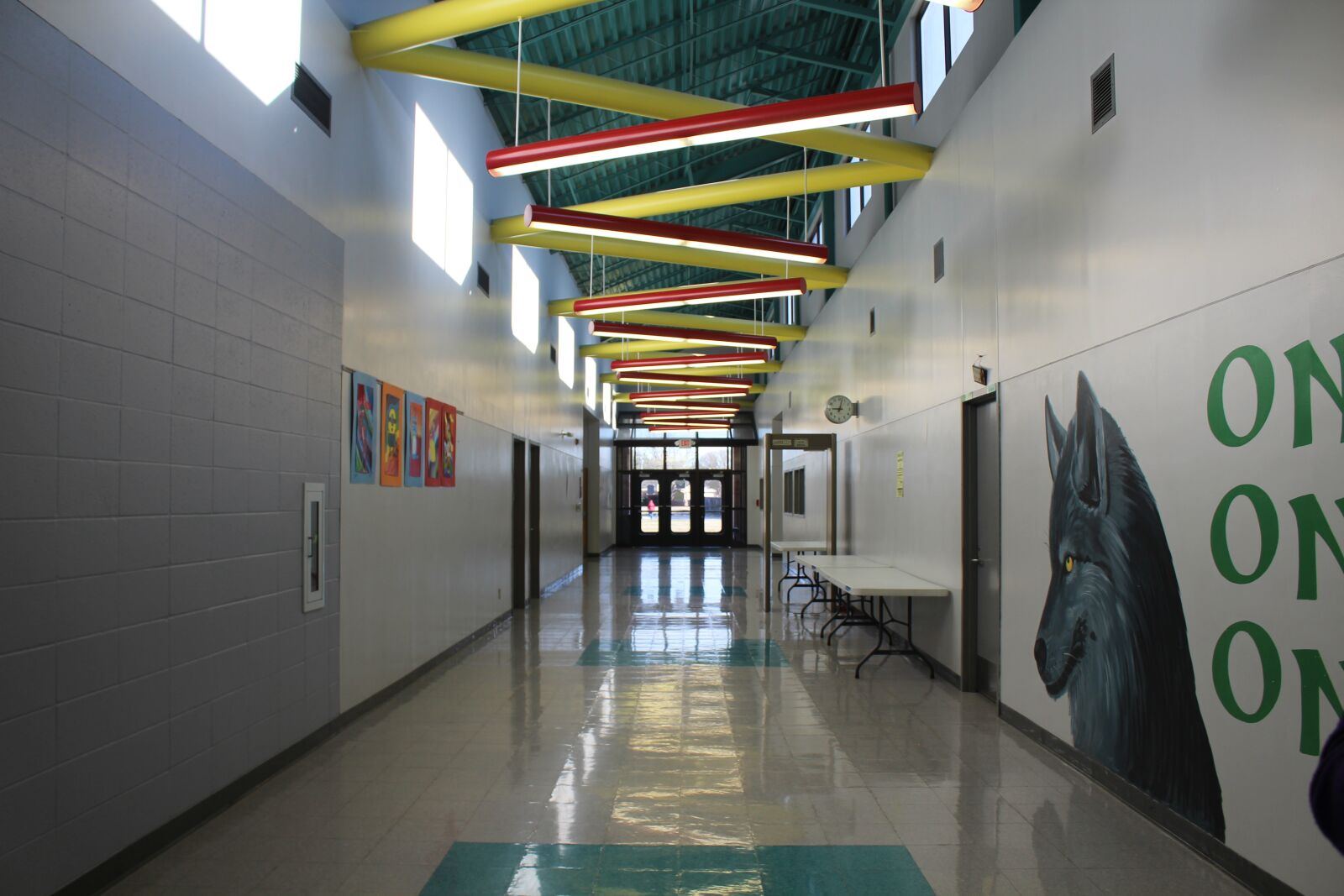 Canon EOS 1200D (EOS Rebel T5 / EOS Kiss X70 / EOS Hi) sample photo. School, hallway, indoors photography