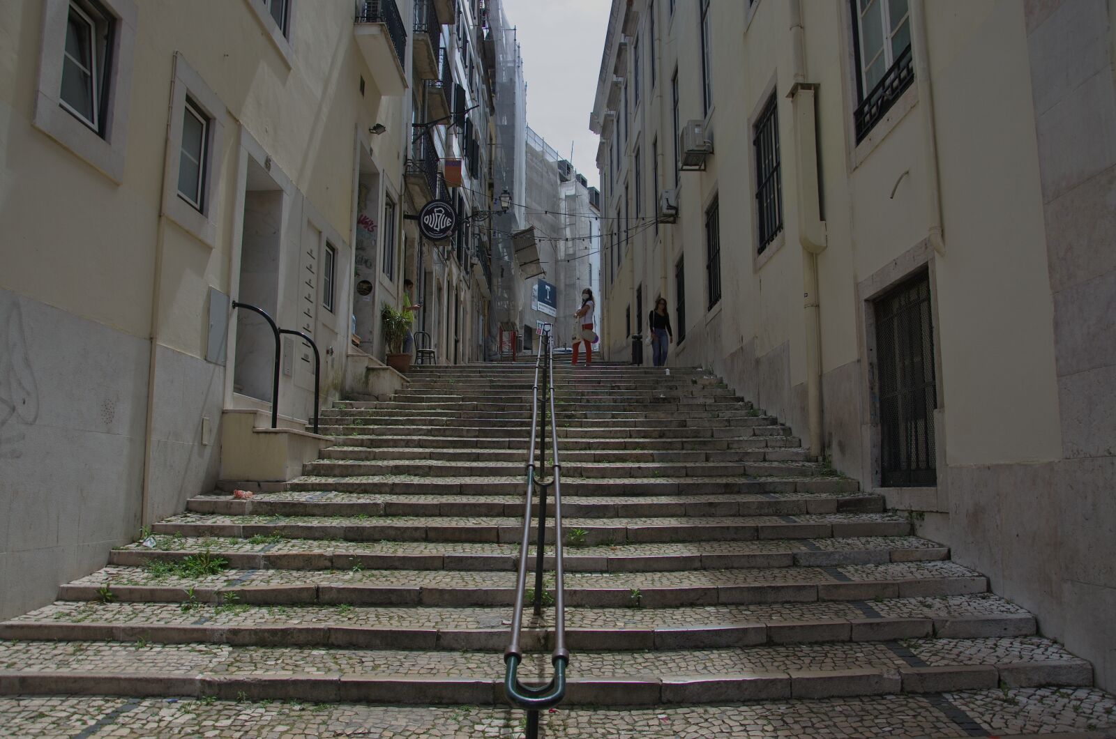 Nikon D5100 sample photo. Lisbon, travessa, stairs photography
