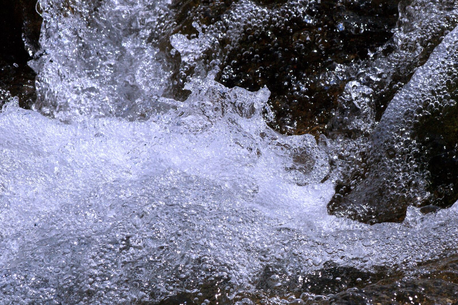Sony Alpha DSLR-A350 sample photo. Water, flow, clear photography