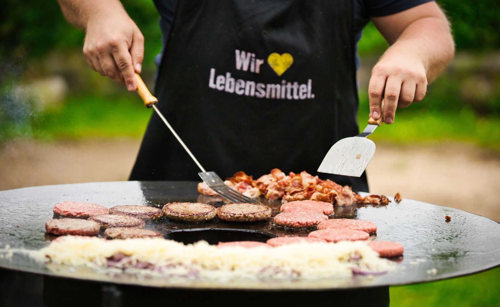 Canon EOS RP sample photo. Barbecue, meat, steak photography