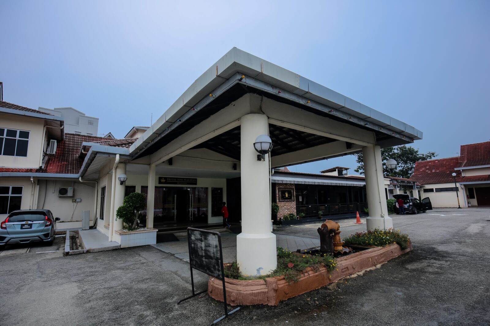 Canon EF 16-35mm F4L IS USM sample photo. Hotel, seri malaysia, lobby photography