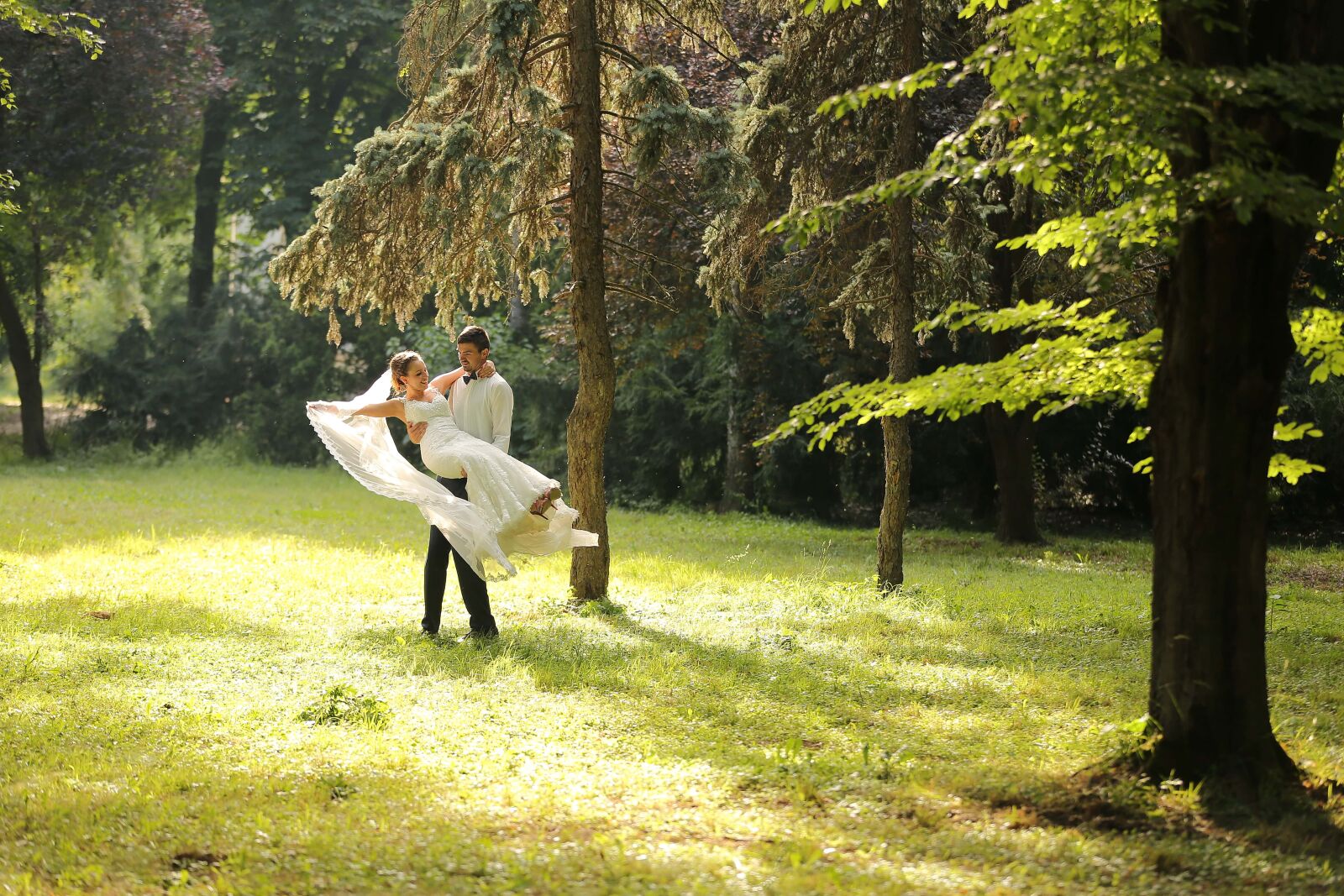 Canon EOS 5D Mark III sample photo. Bride, happiness, hug, veil photography