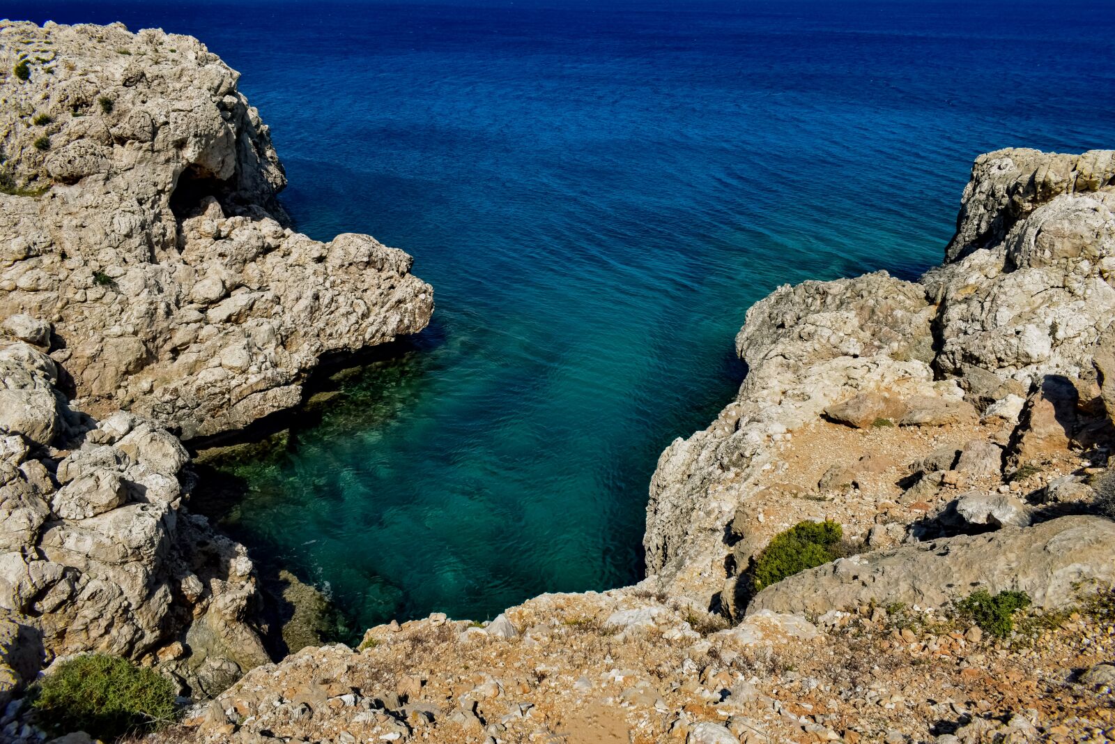 Nikon D3300 sample photo. Rocky coast, cliff, rocks photography