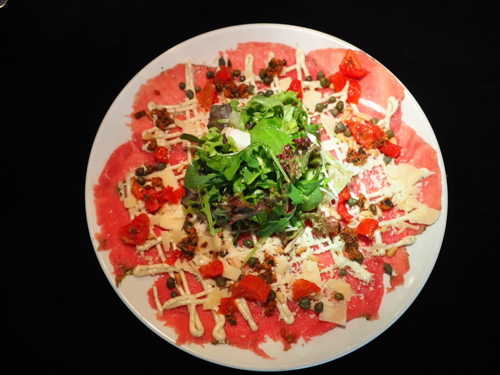 Olympus OM-D E-M5 II + OLYMPUS M.12-50mm F3.5-6.3 sample photo. Carpaccio, appetizer, meat photography
