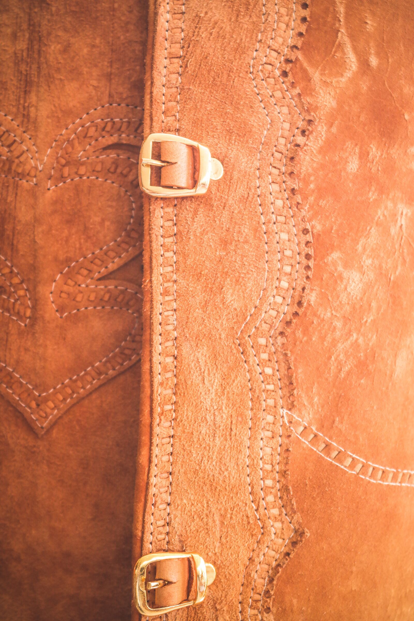 Samsung NX2000 sample photo. Leather, buckle, clothes photography