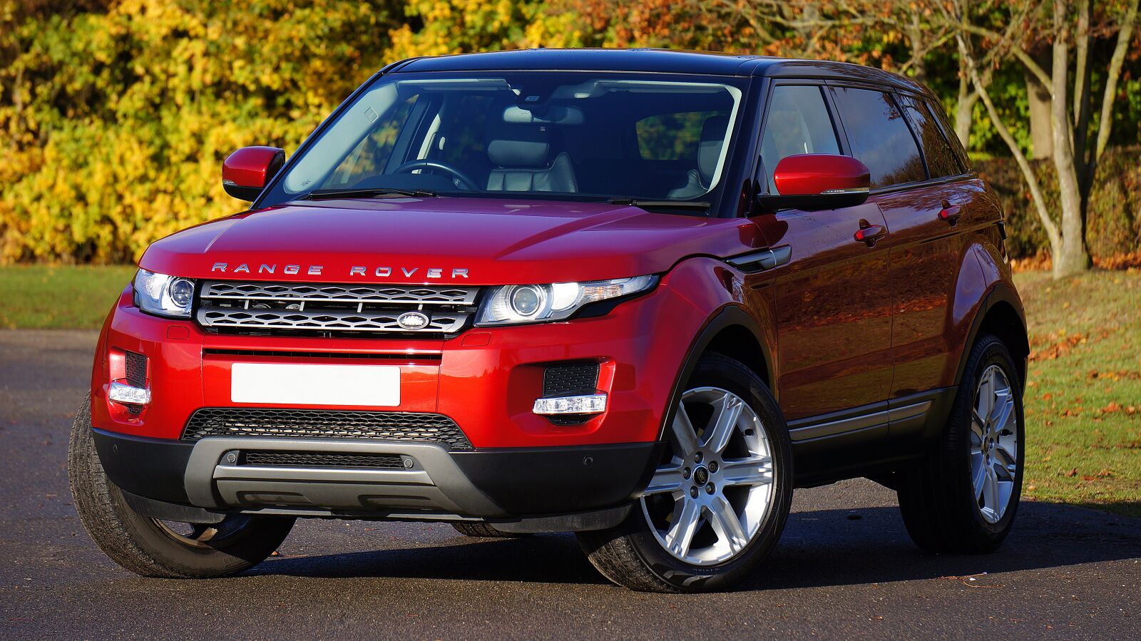 Sony Alpha NEX-5N + Sony E 55-210mm F4.5-6.3 OSS sample photo. Range rover, car, range photography