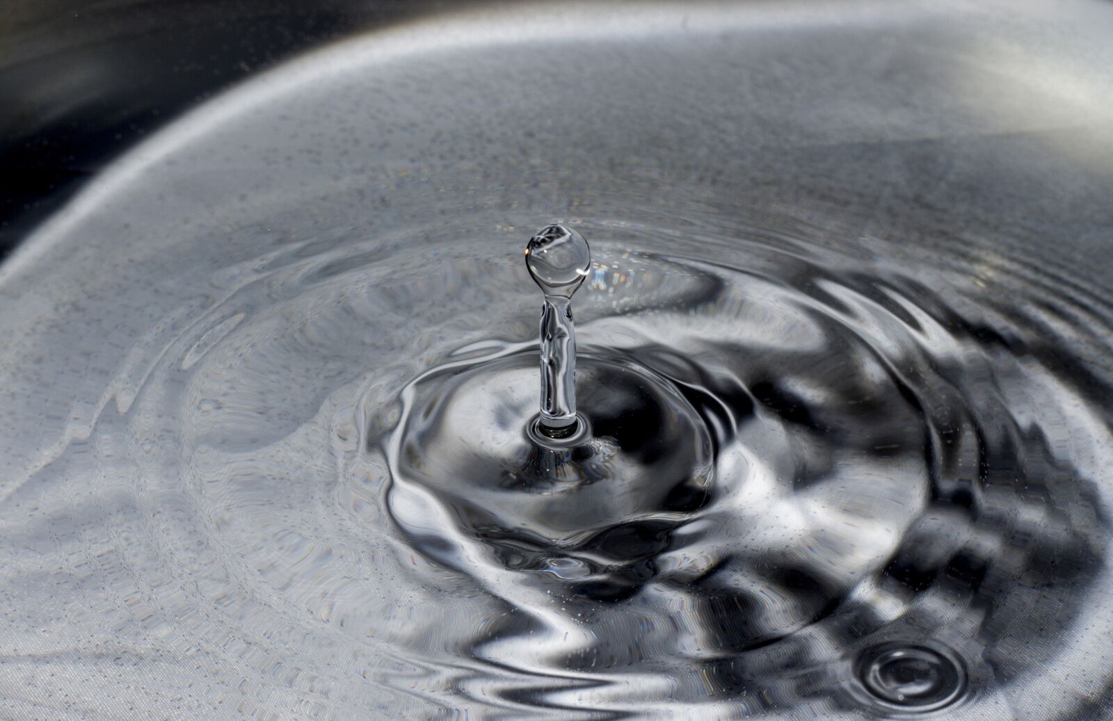 Canon EOS 700D (EOS Rebel T5i / EOS Kiss X7i) sample photo. Water, drip, drop of photography
