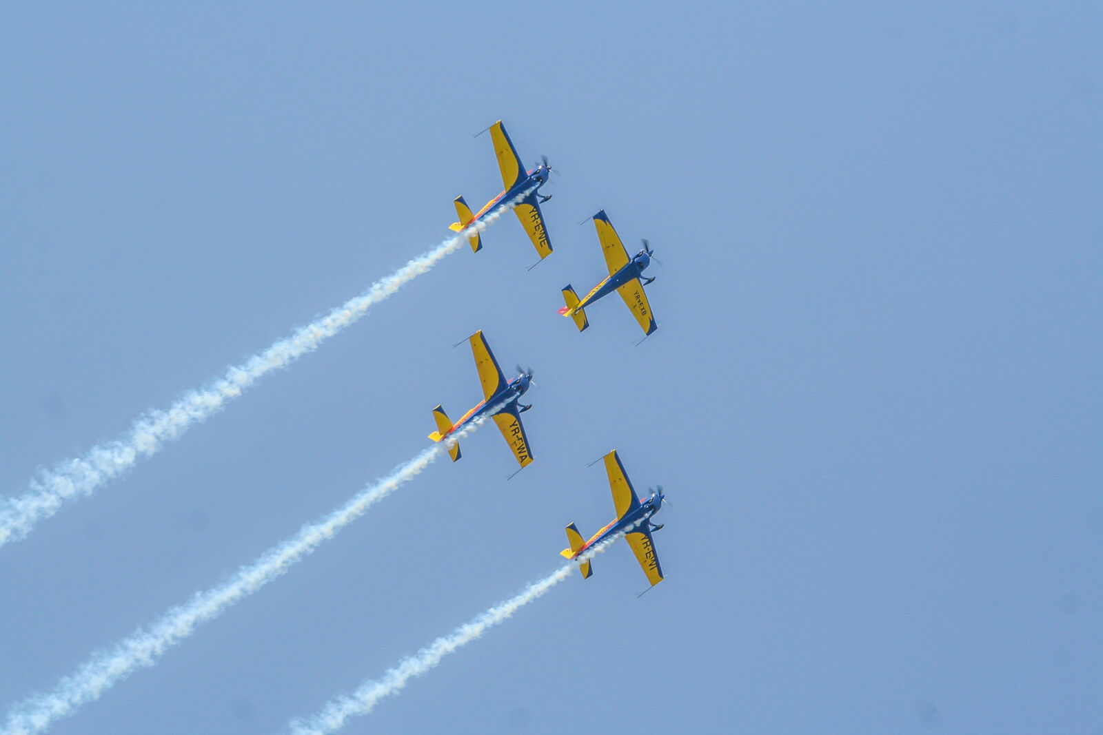 Canon EOS 350D (EOS Digital Rebel XT / EOS Kiss Digital N) sample photo. Airplanes, airshow, bias, 2016 photography