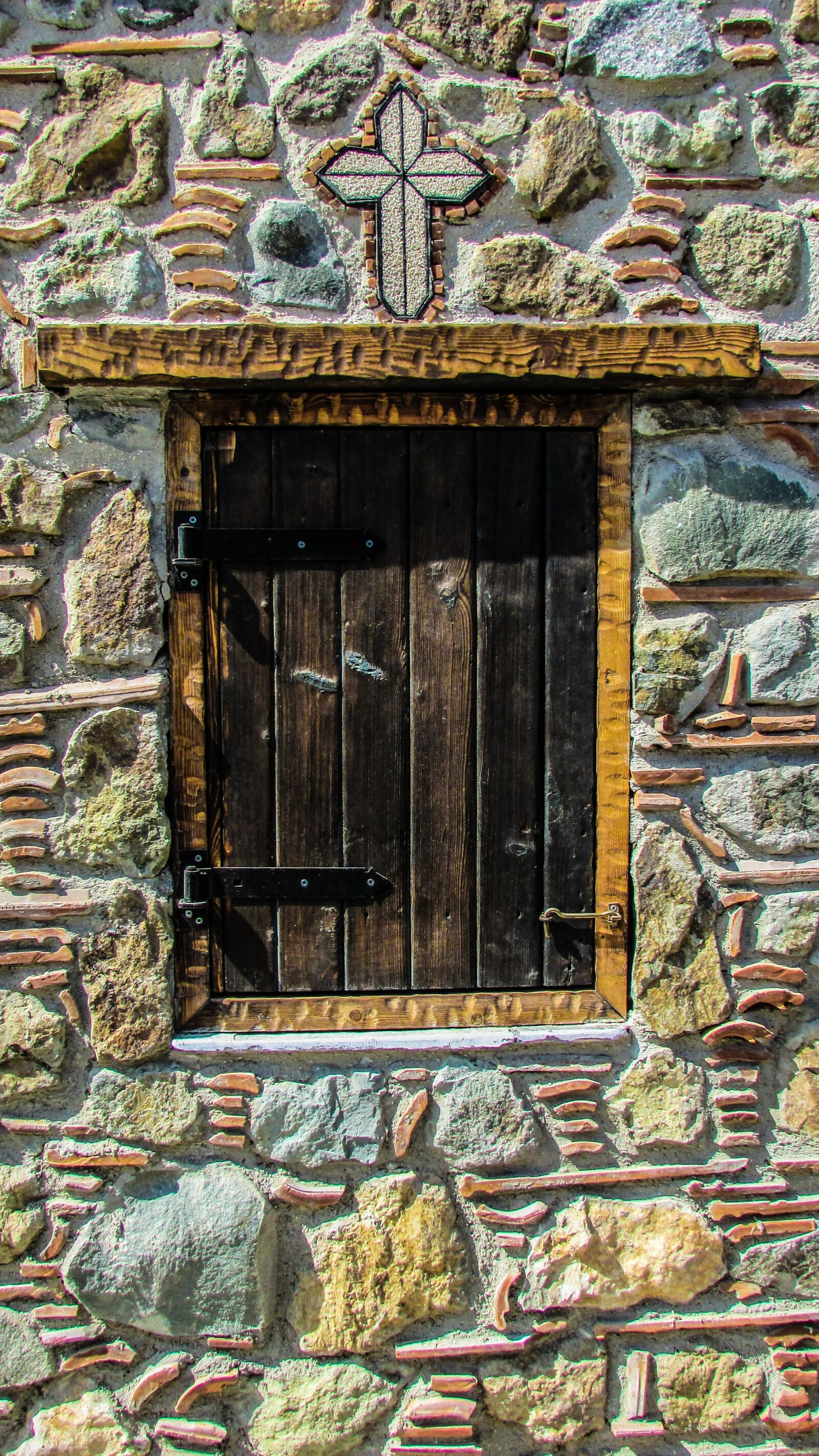 Canon PowerShot SX400 IS sample photo. Window, wooden, traditional photography