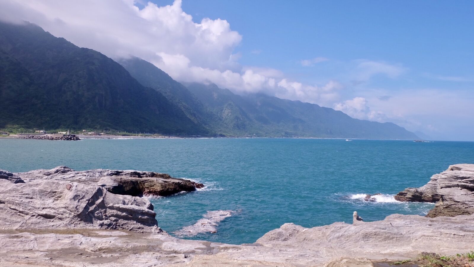 Fujifilm X-A1 sample photo. The pacific ocean, coast photography