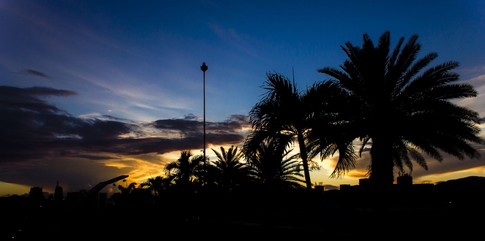 Canon EOS 550D (EOS Rebel T2i / EOS Kiss X4) sample photo. Twilights, bqto, against light photography