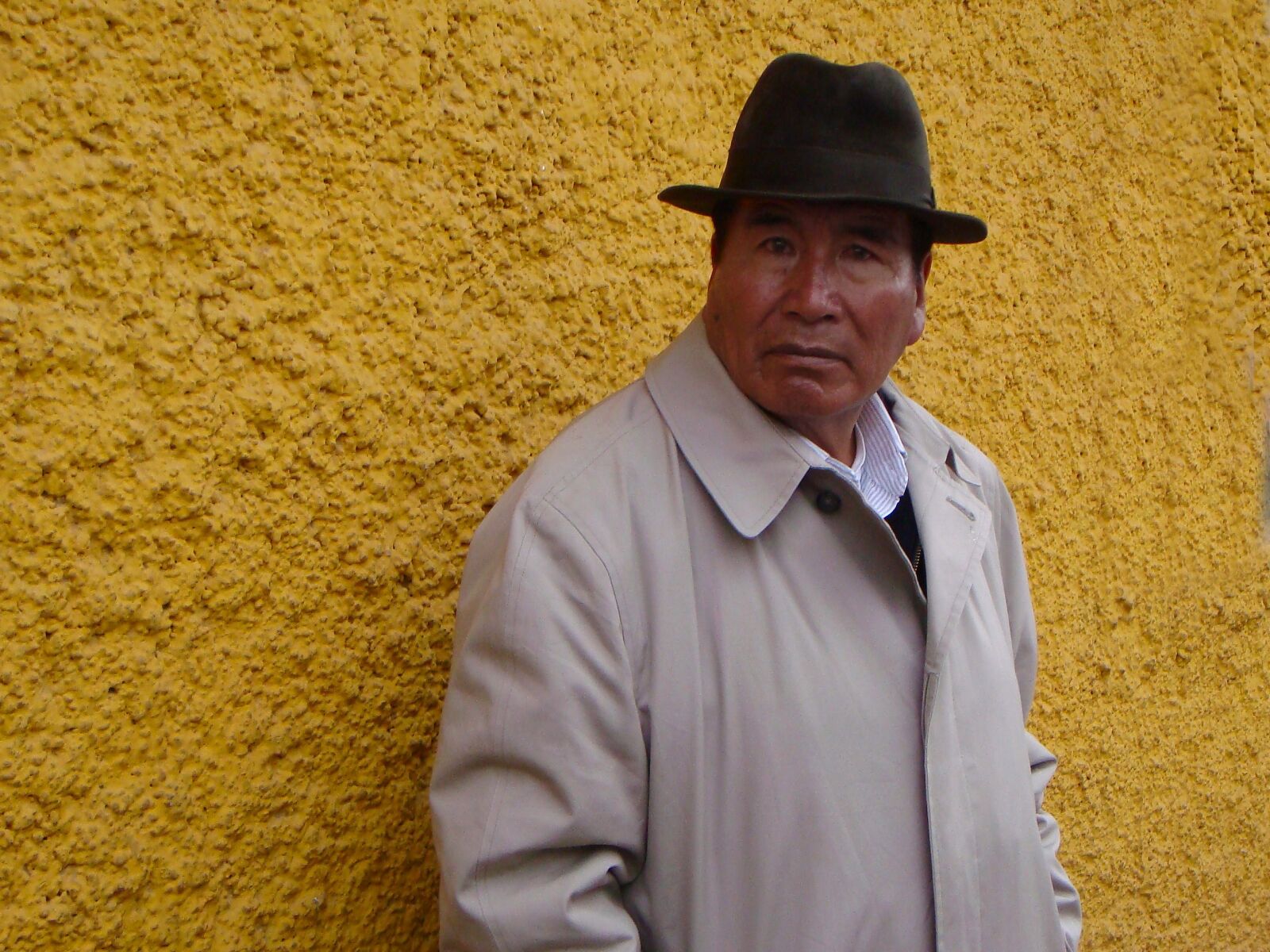 Sony DSC-T100 sample photo. Peru, man, raincoat photography