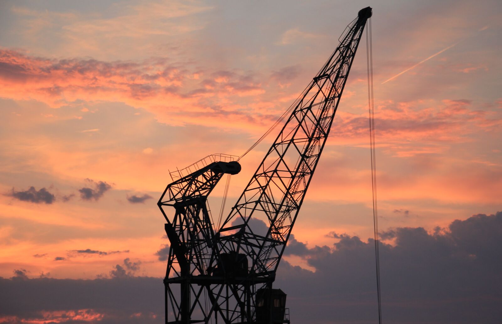 Canon EOS 550D (EOS Rebel T2i / EOS Kiss X4) sample photo. Harbour crane, sunset, sky photography