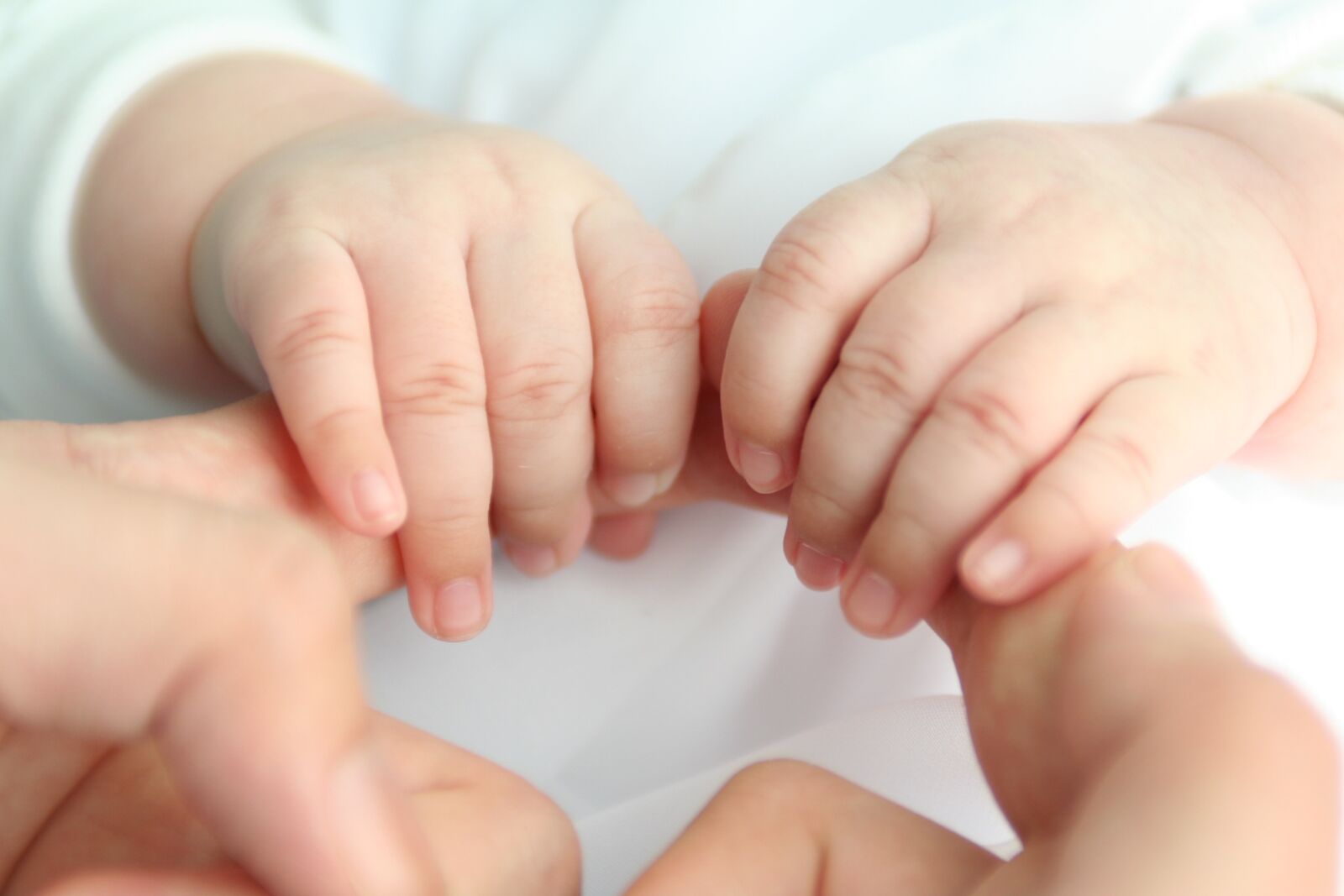 Canon EOS 350D (EOS Digital Rebel XT / EOS Kiss Digital N) sample photo. Baby, love, baby hand photography