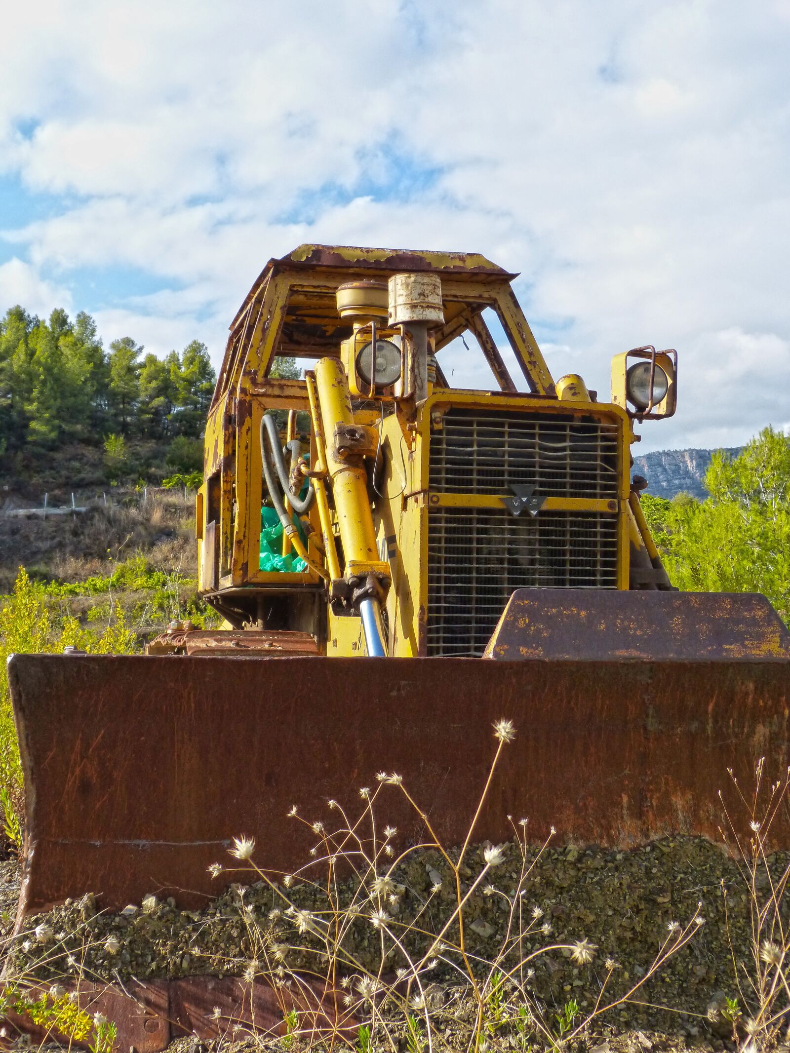 Panasonic DMC-FZ62 sample photo. Machinery, retro, backhoe photography
