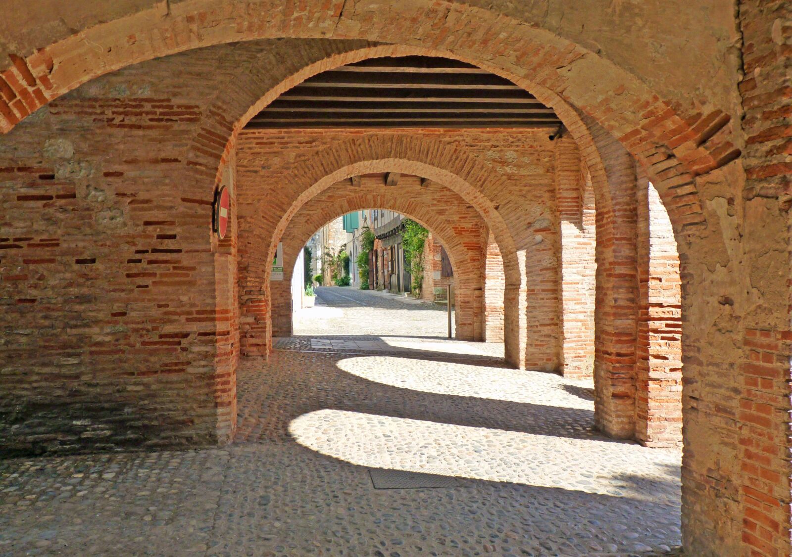 Panasonic Lumix DMC-FZ35 (Lumix DMC-FZ38) sample photo. Covered, middle ages, brick photography