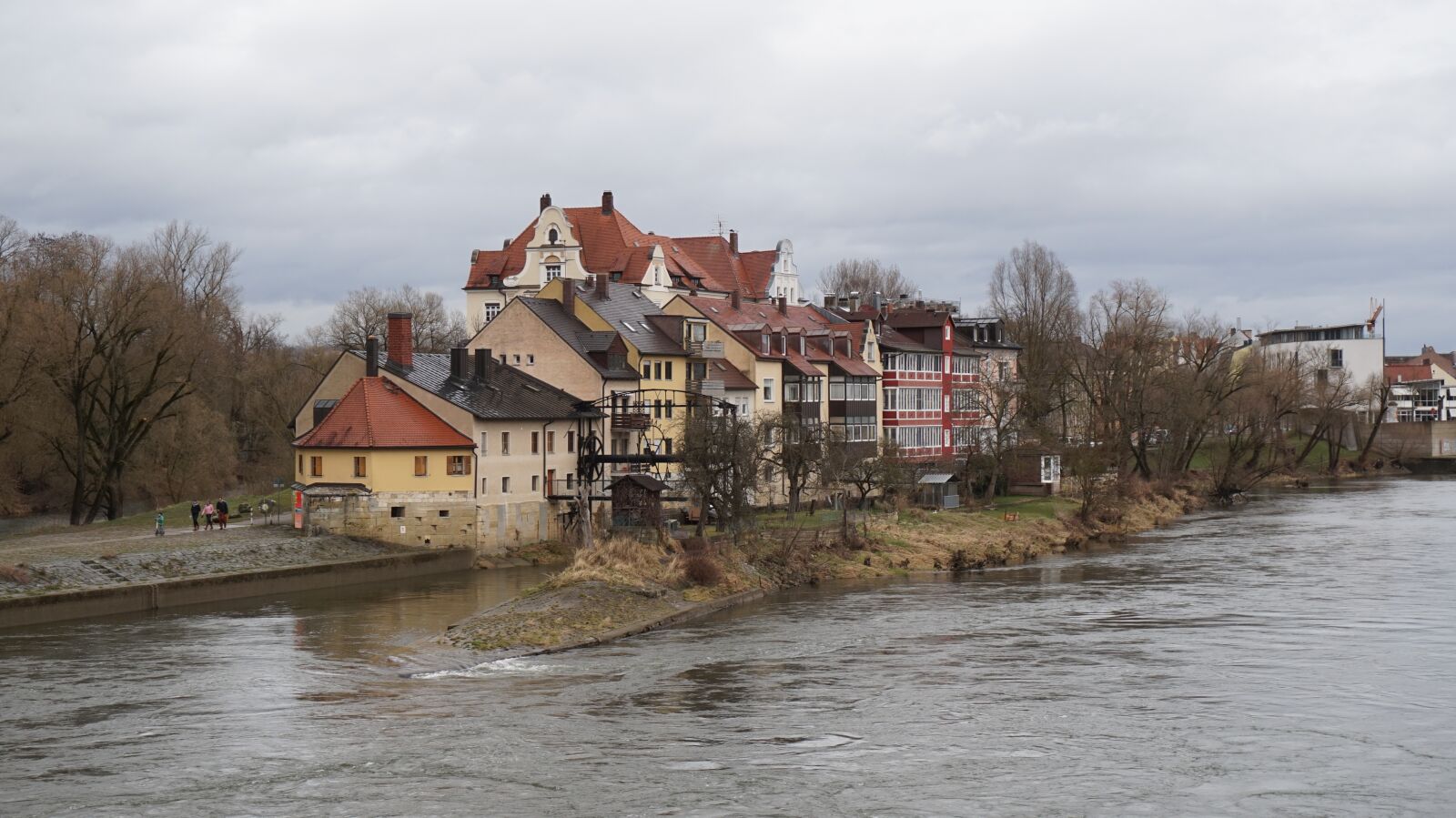 Sony Alpha a5000 (ILCE 5000) sample photo. Houses, river, regensburg photography