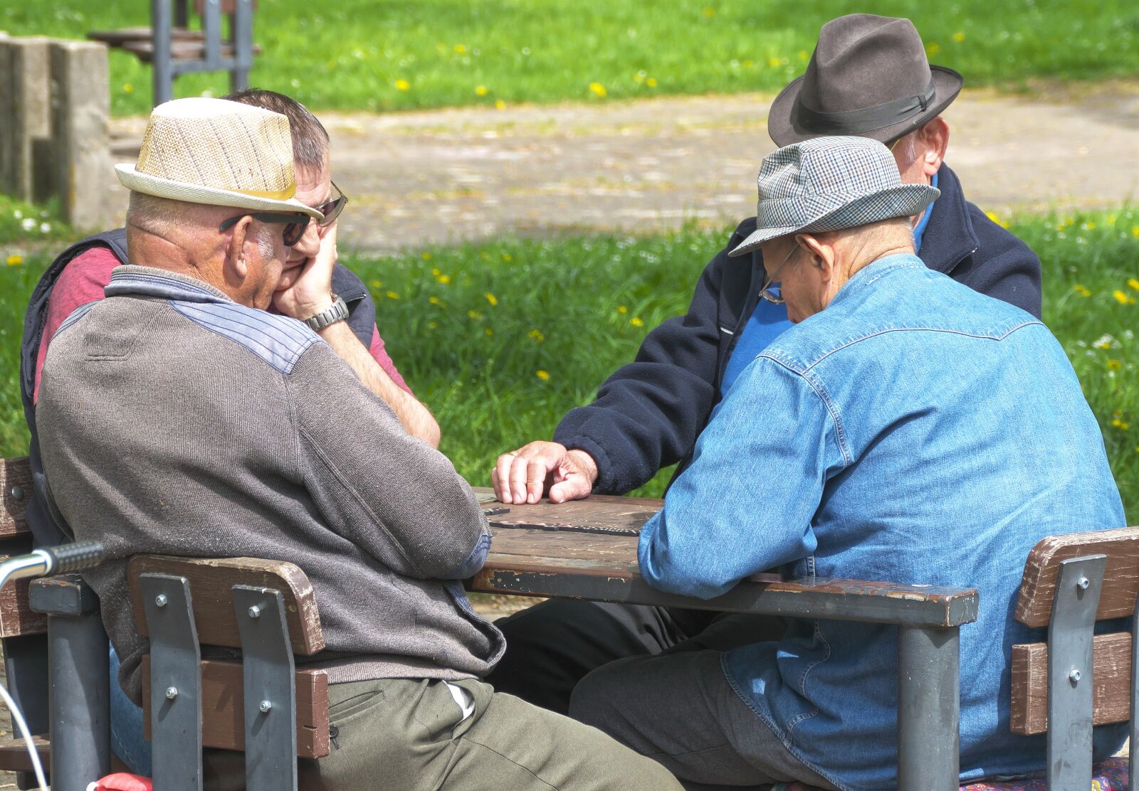 Panasonic Lumix DMC-FZ1000 sample photo. Pensioners, men, domino game photography
