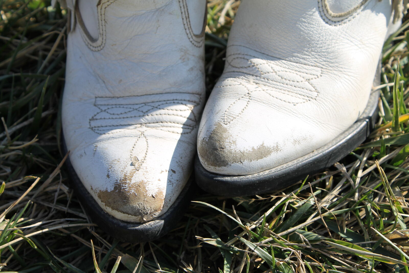 Canon EOS 1100D (EOS Rebel T3 / EOS Kiss X50) sample photo. Boot, boots, brown, children photography